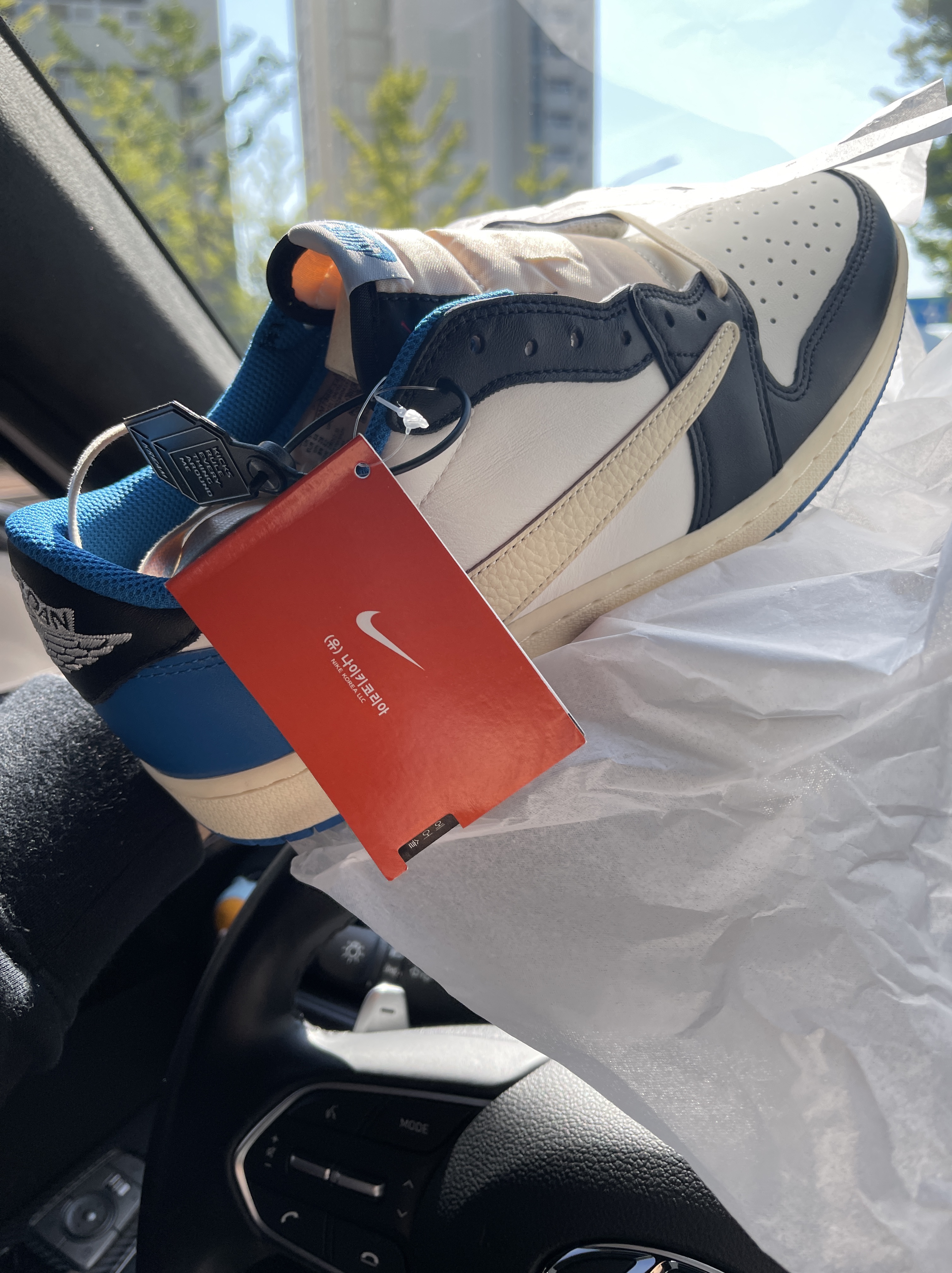 Jordan 1 x Travis Scott x Fragment Retro Low OG SP Military Blue 착용 스타일