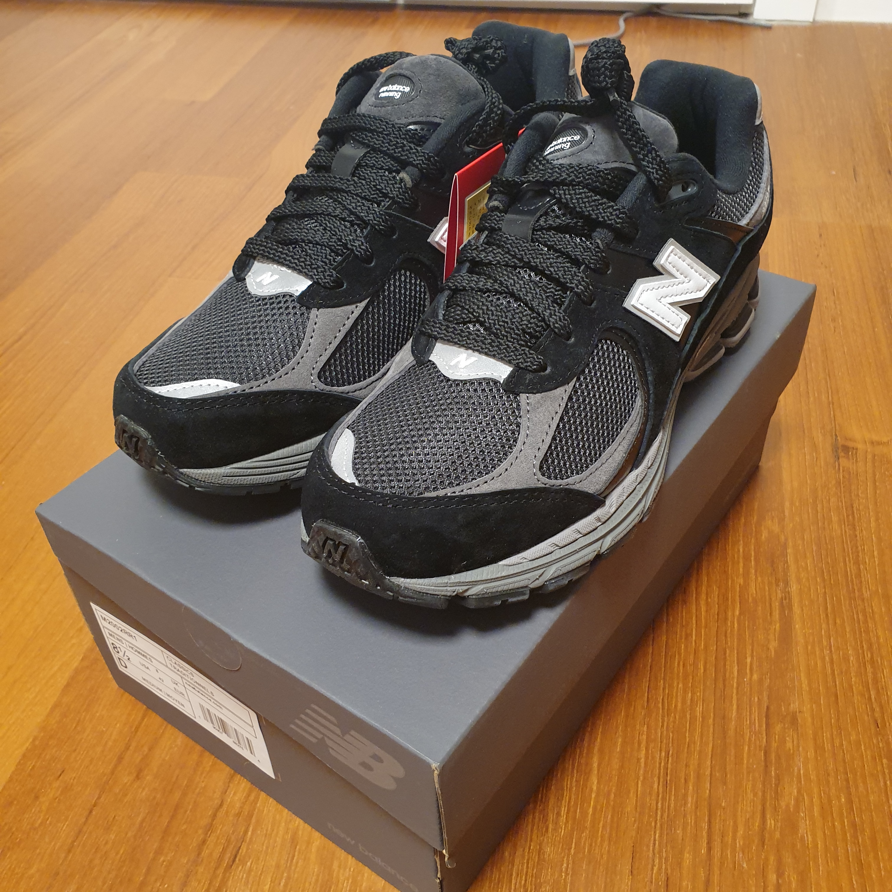 New Balance 2002R Black Dark Grey - JD Sports Exclusive 착용 스타일 - 4