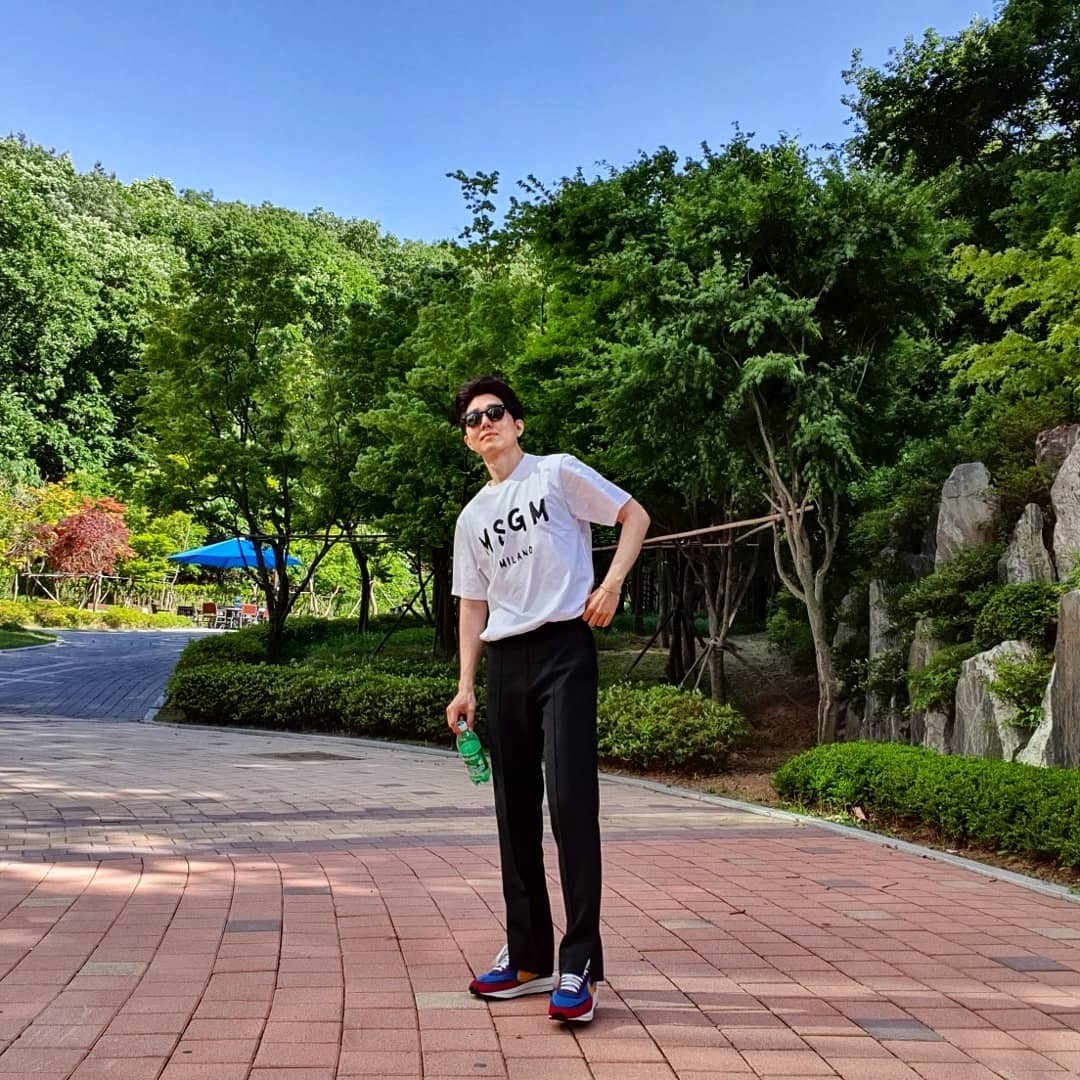 Nike x Sacai LDWaffle Blue Multi 착용 스타일 - 2