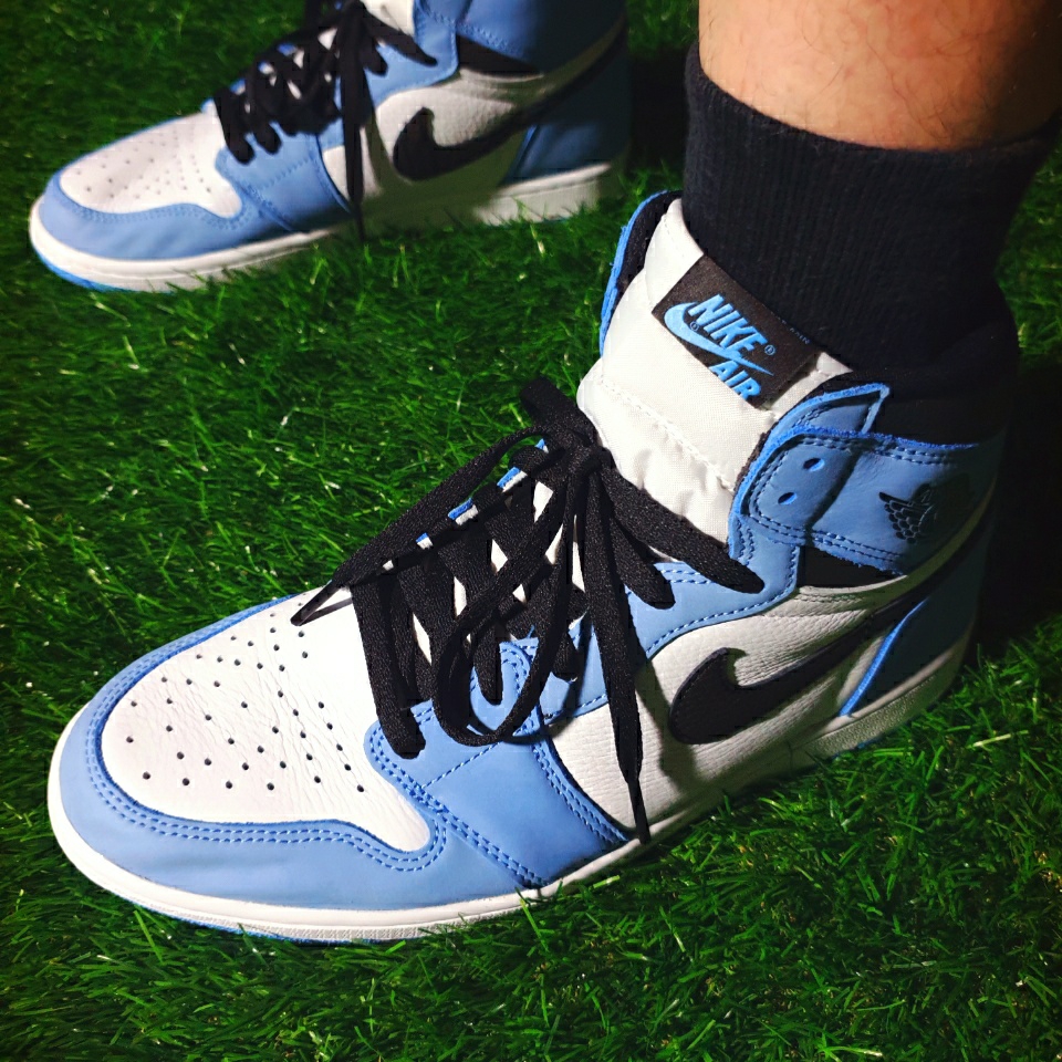Jordan 1 Retro High OG University Blue 착용 스타일 - 5