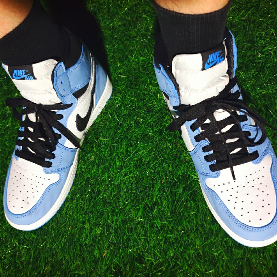 Jordan 1 Retro High OG University Blue 착용 스타일 - 4