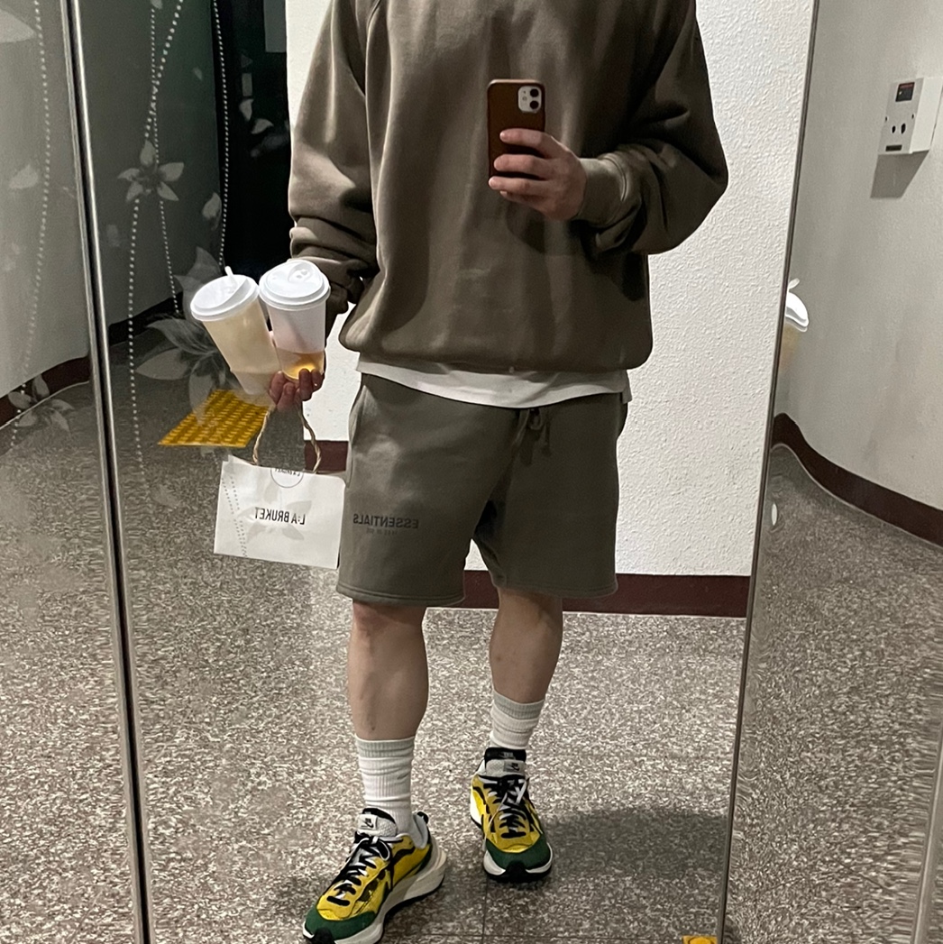 Nike x Sacai VaporWaffle Tour Yellow & Gorge Green Sail 착용 스타일