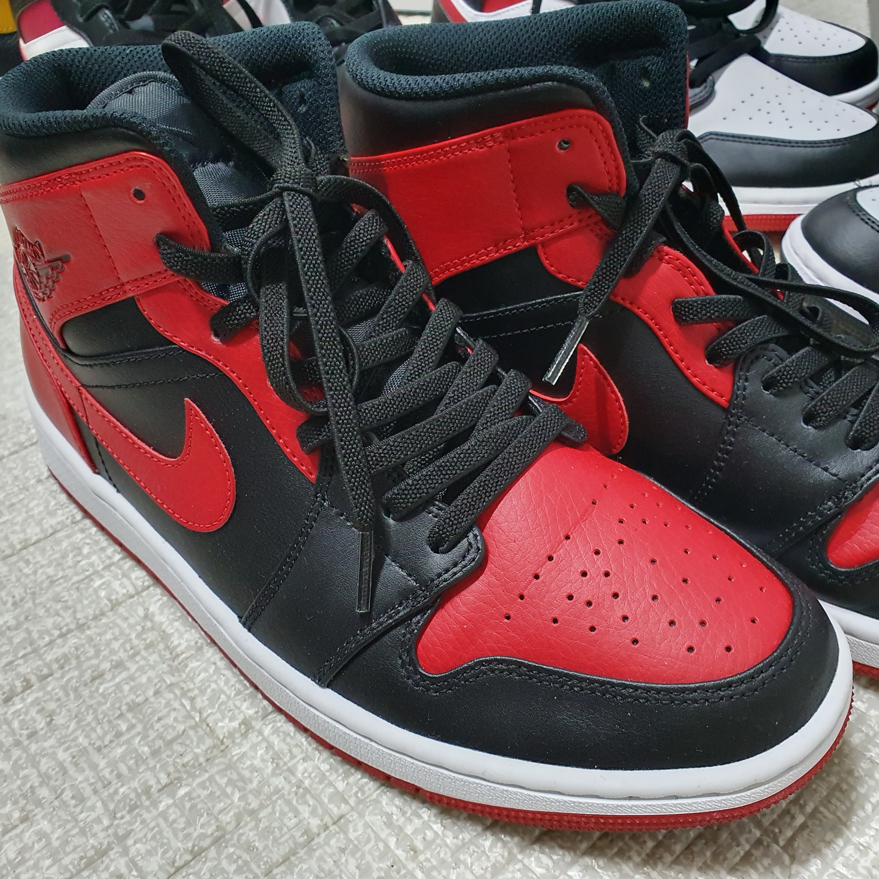Jordan 1 Mid Bred Banned 2020 착용 스타일
