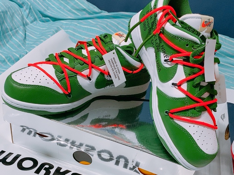 Nike x Off-White Dunk Low Pine Green, Nike x Off-White Dunk Low University Red 착용 스타일 - 4