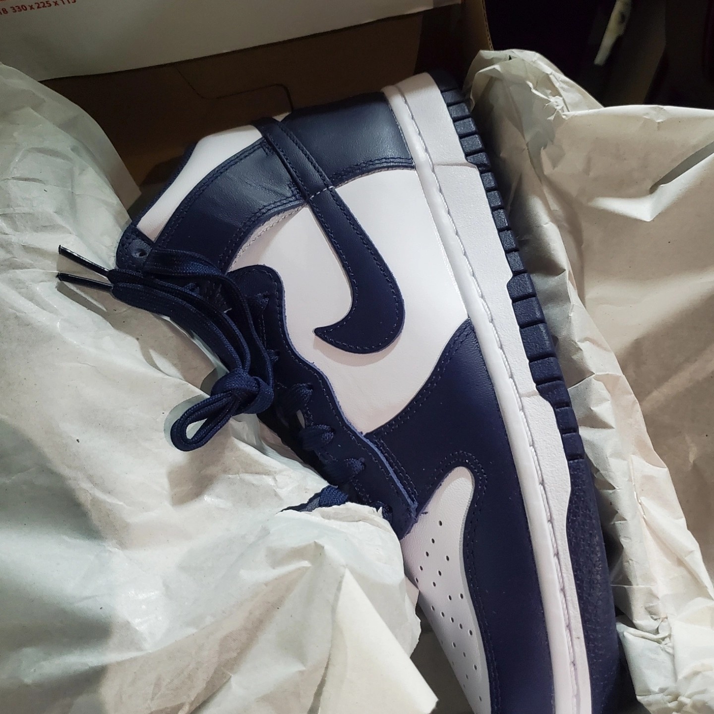 Jordan 1 Retro High OG Shadow 2.0, Nike Dunk High Retro Championship Navy 착용 스타일 - 3