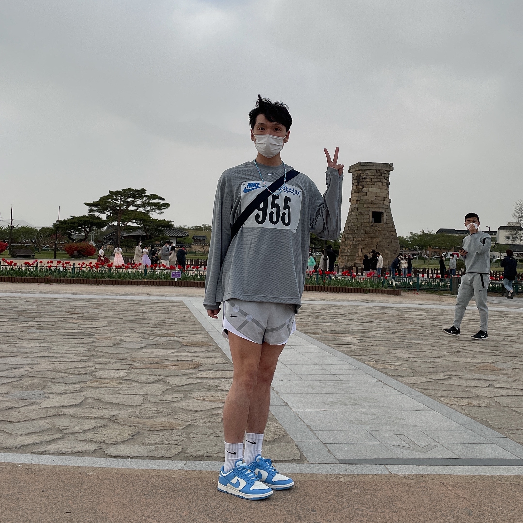 (W) Jordan 4 x Off-White Retro SP Sail, Nike M NRG Track Pants Light Smoke Grey 착용 스타일 - 5