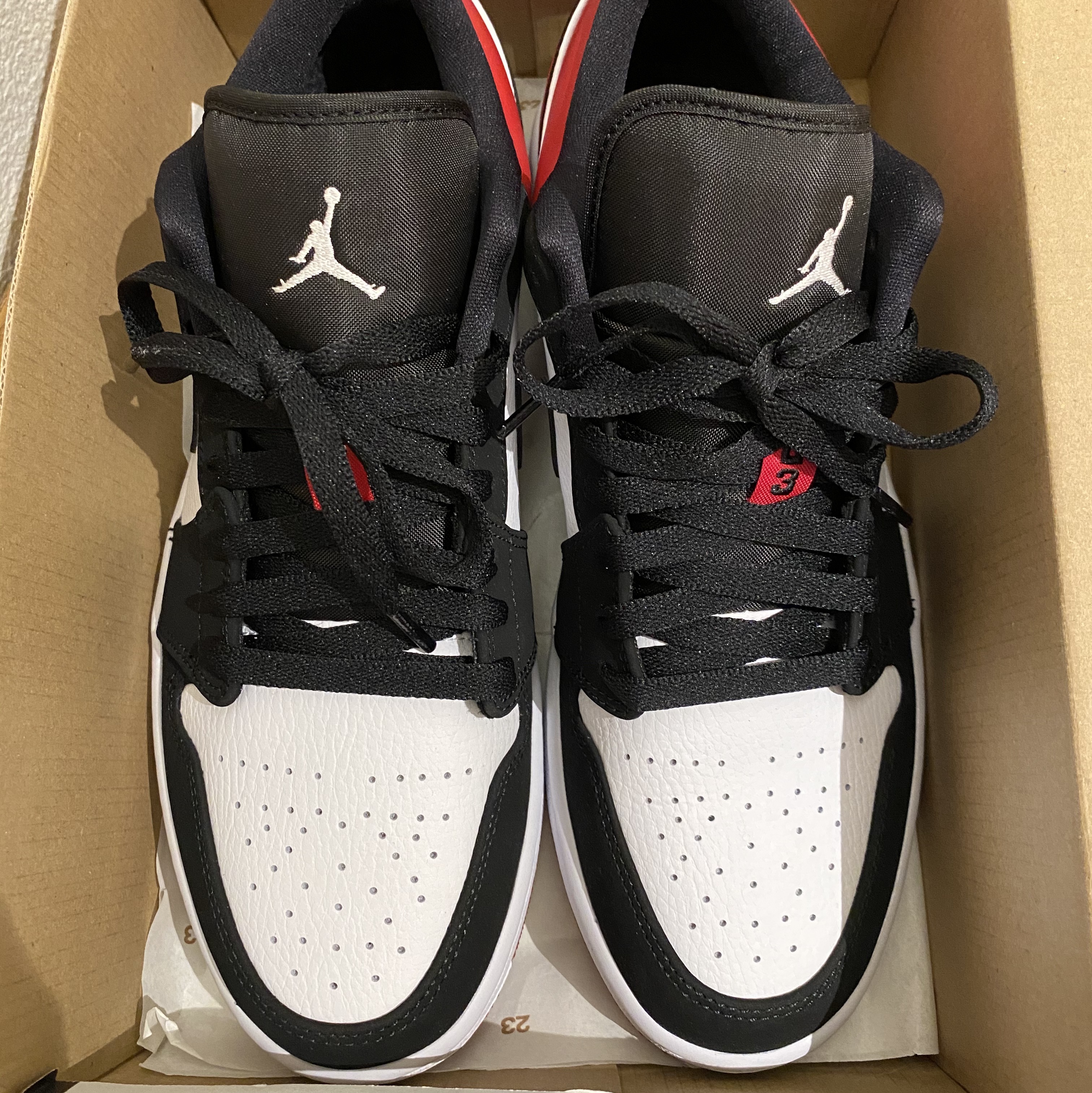 Jordan 1 Low Black Toe 착용 스타일 - 2
