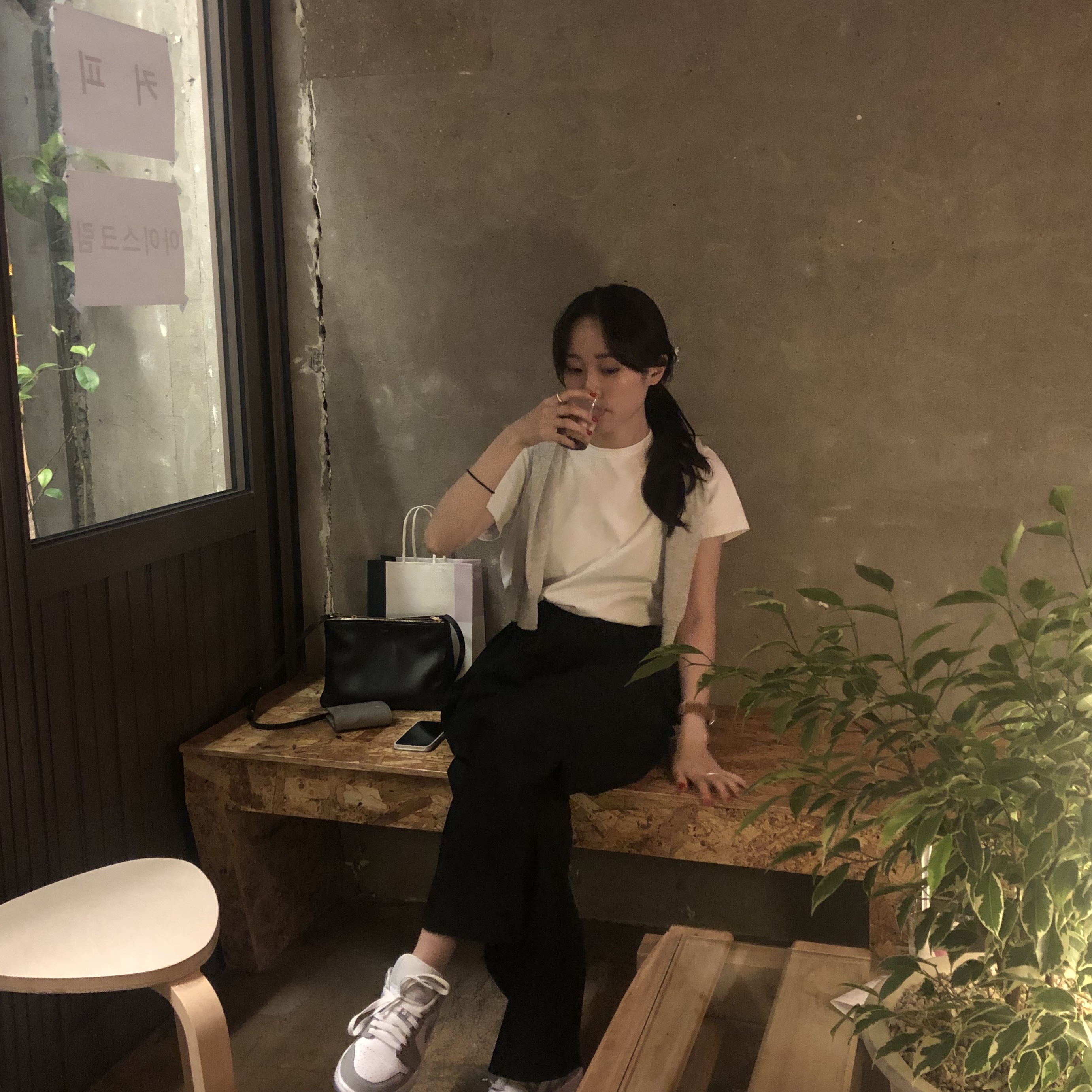 (W) Jordan 1 Low White Wolf Grey 착용 스타일 - 1