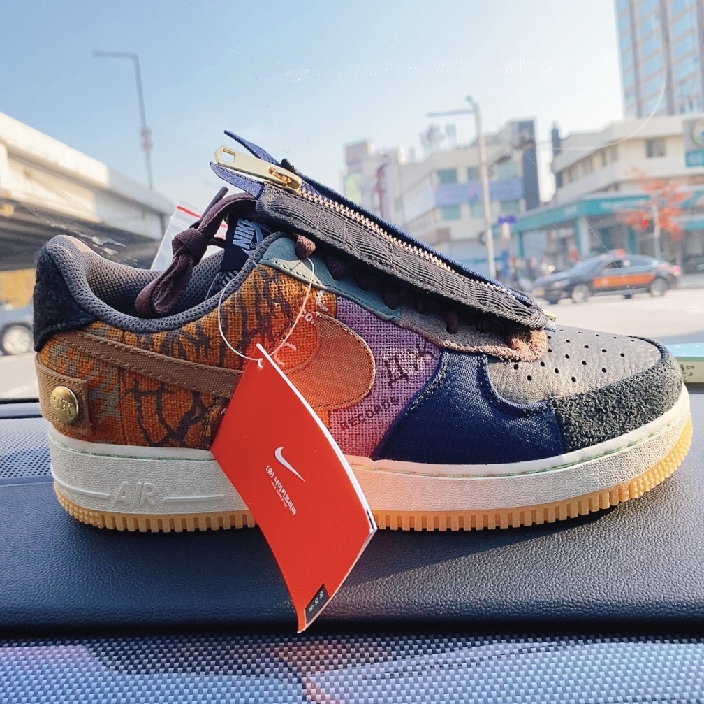 Nike x Travis Scott Air Force 1 Low Cactus Jack 착용 스타일 - 1
