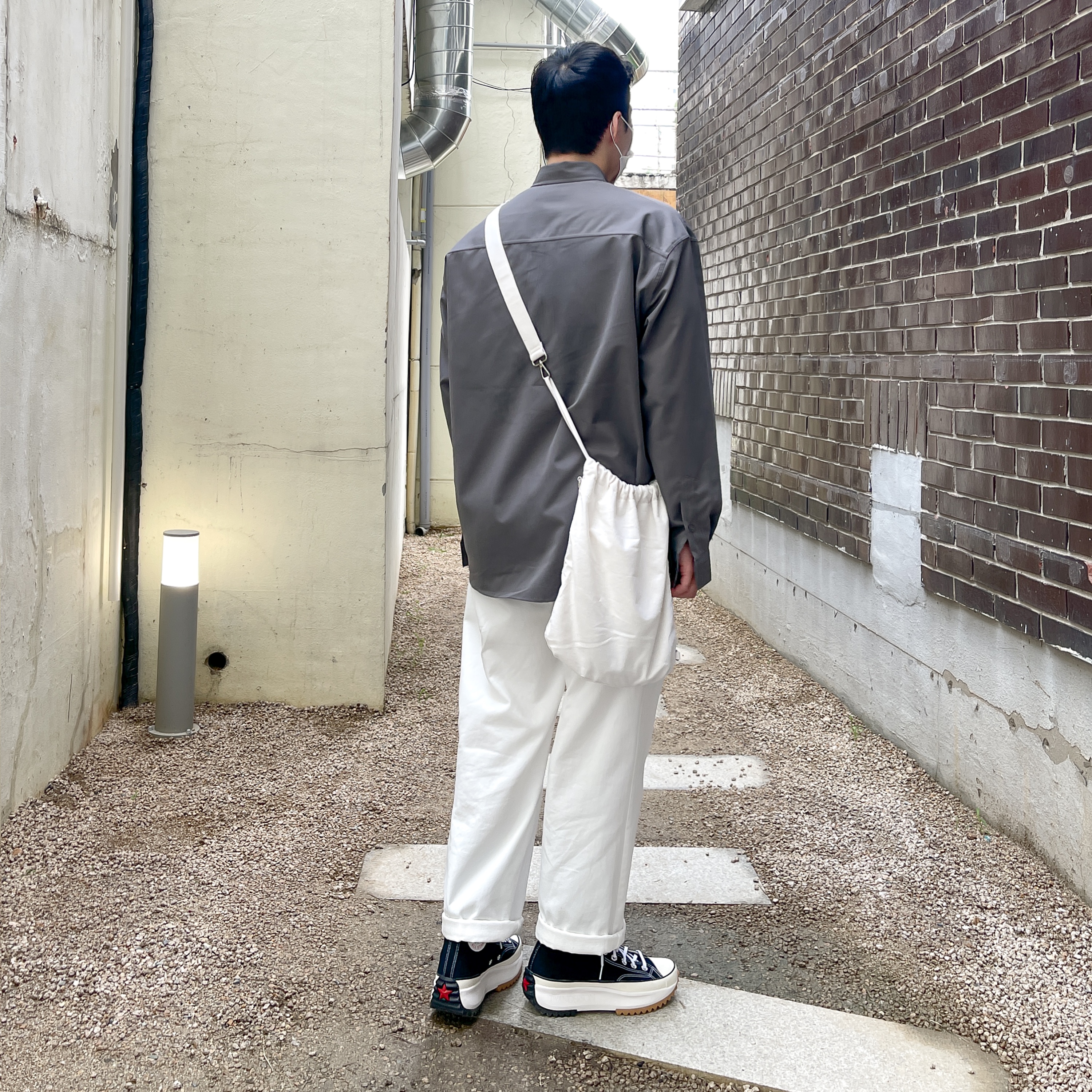 Converse x JW Anderson Run Star Hike Hi Black 착용 스타일 - 2
