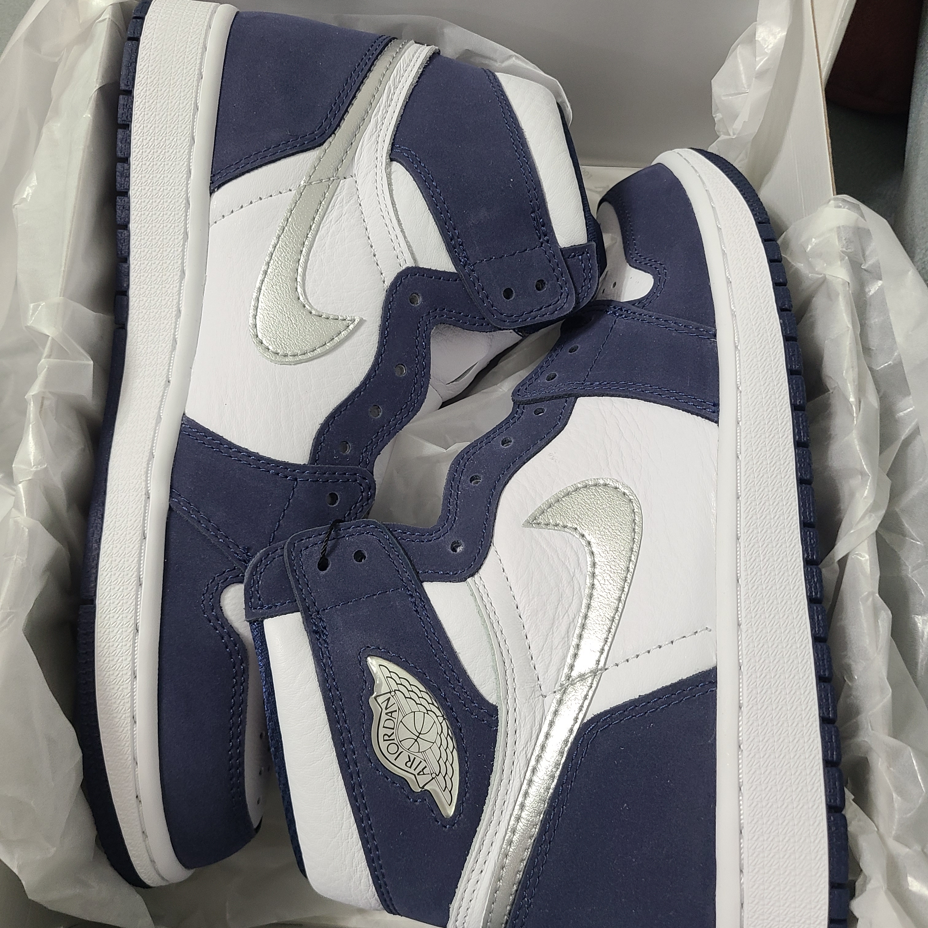 Jordan 1 Retro High OG CO.JP Midnight Navy, Jordan 1 Mid Light Smoke Grey 착용 스타일 - 3