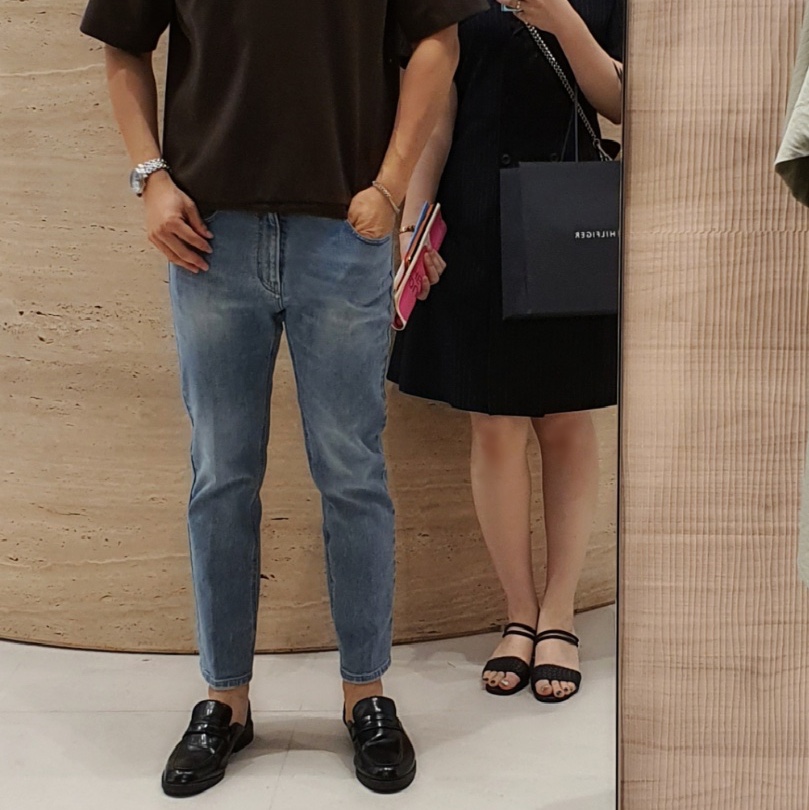 Maison Margiela Replica Patent Leather Sneakers Black 착용 스타일