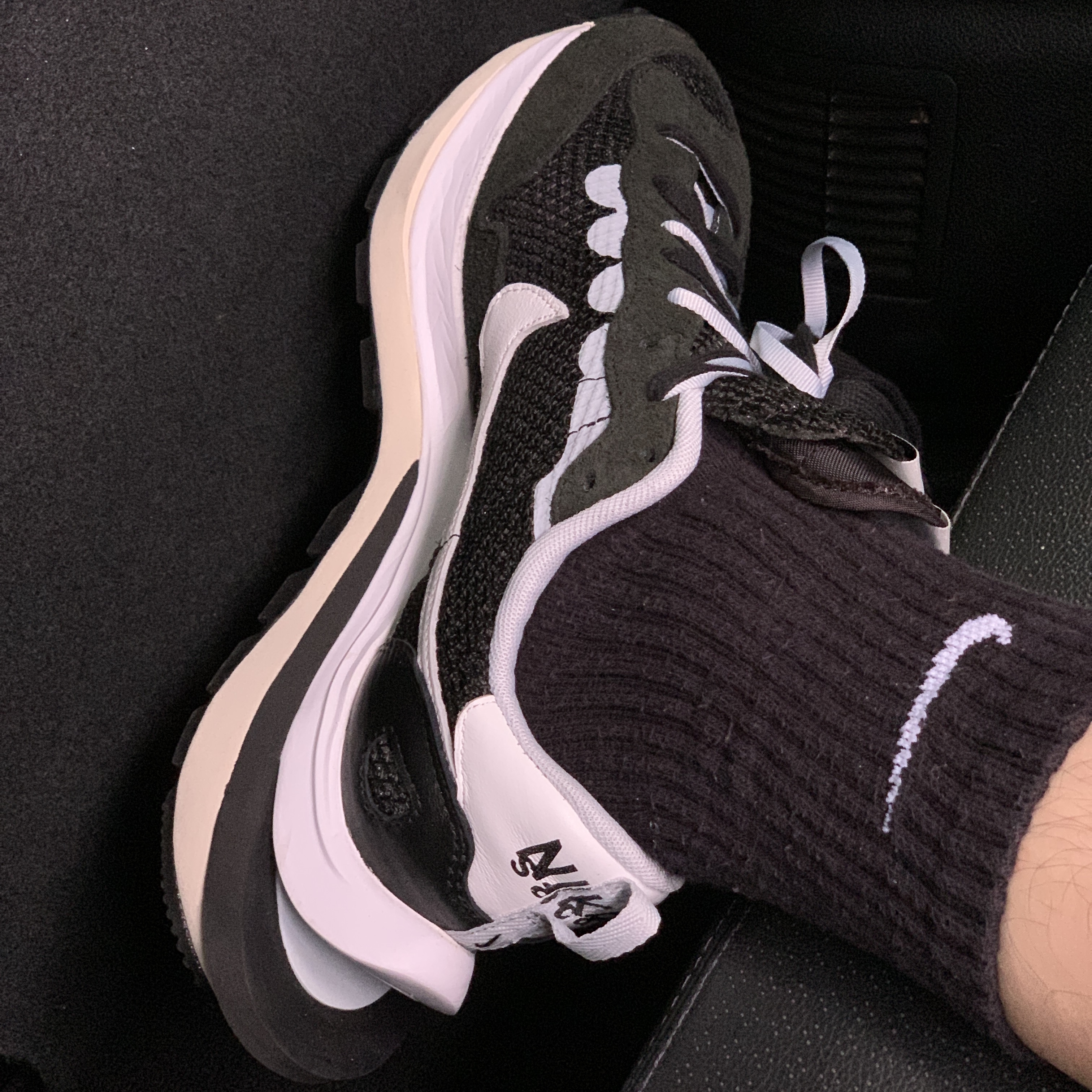 Nike x Sacai VaporWaffle Black White, Nike x Stussy WT T-Shirt Black - US/EU 착용 스타일 - 2