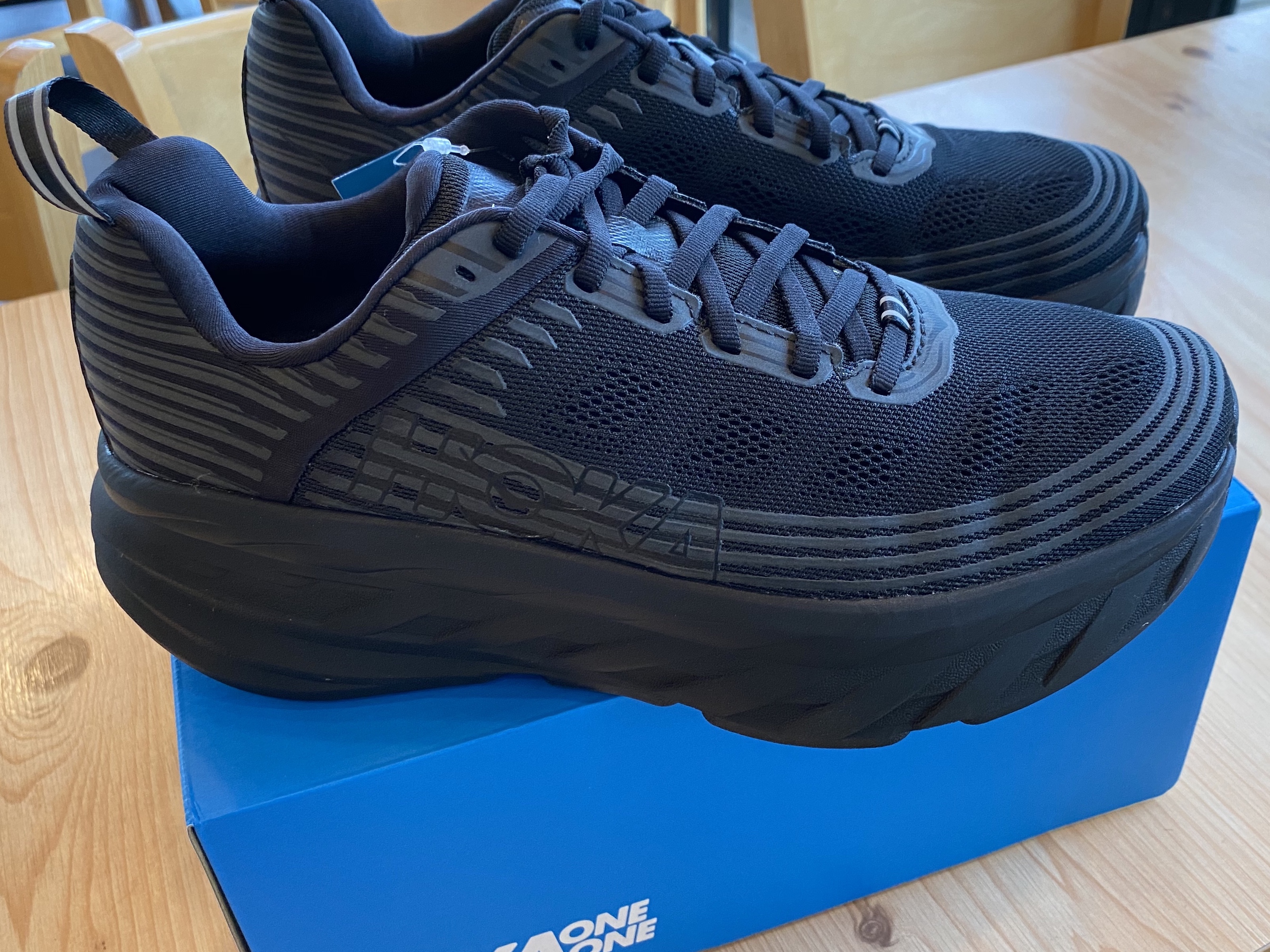 Hoka Bondi 6 Black 착용 스타일 - 5