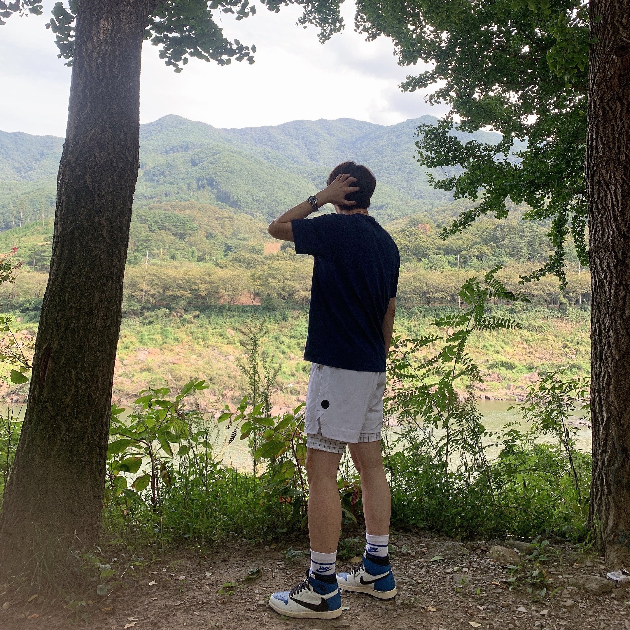 Jordan 1 x Travis Scott x Fragment Retro High OG SP Military Blue, Nike x Off-White NRG Shorts White 착용 스타일