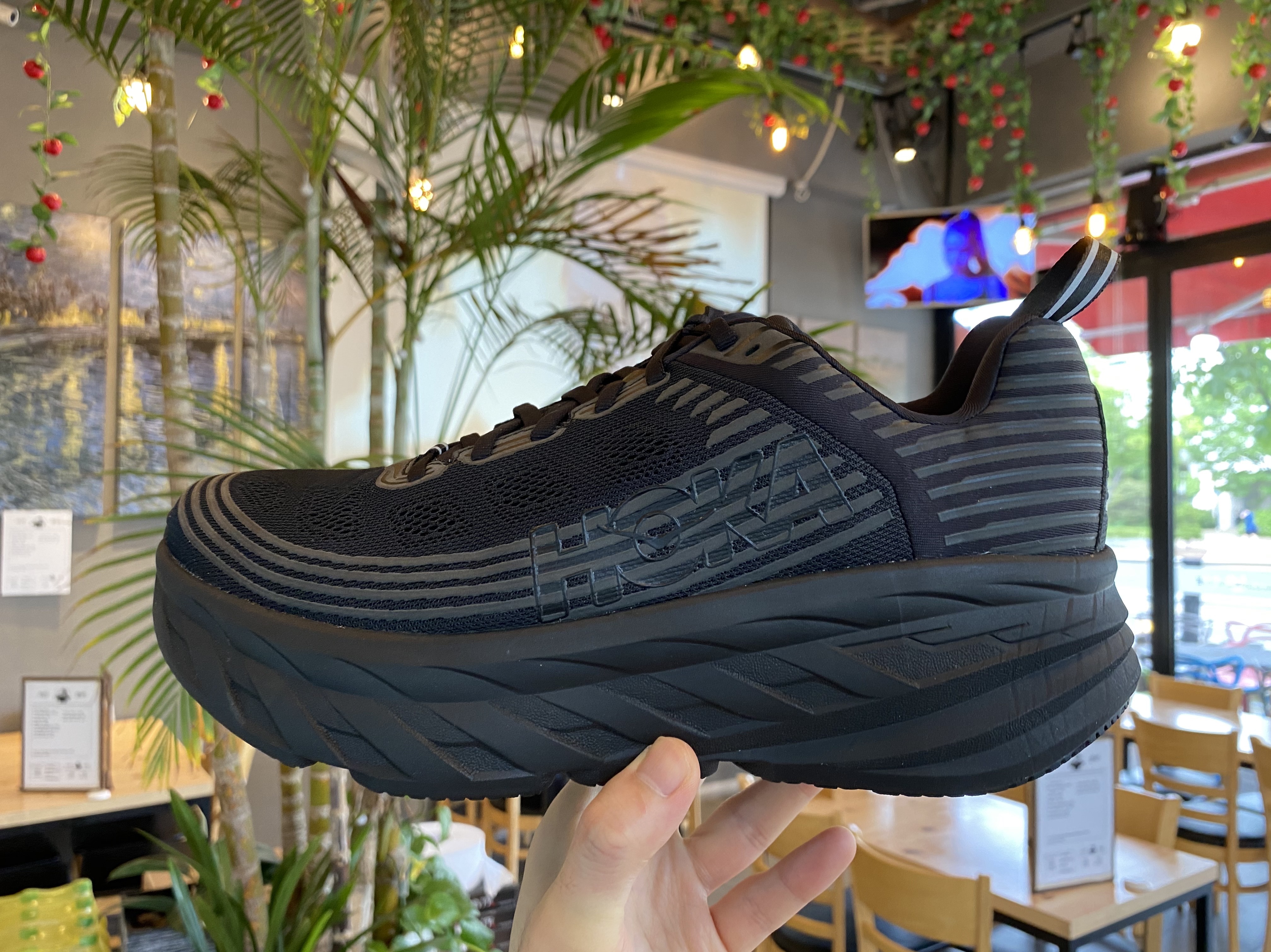 Hoka Bondi 6 Black 착용 스타일 - 1