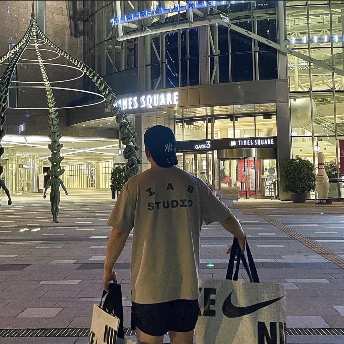 IAB Studio Pigment T-Shirt Oatmeal 착용 스타일