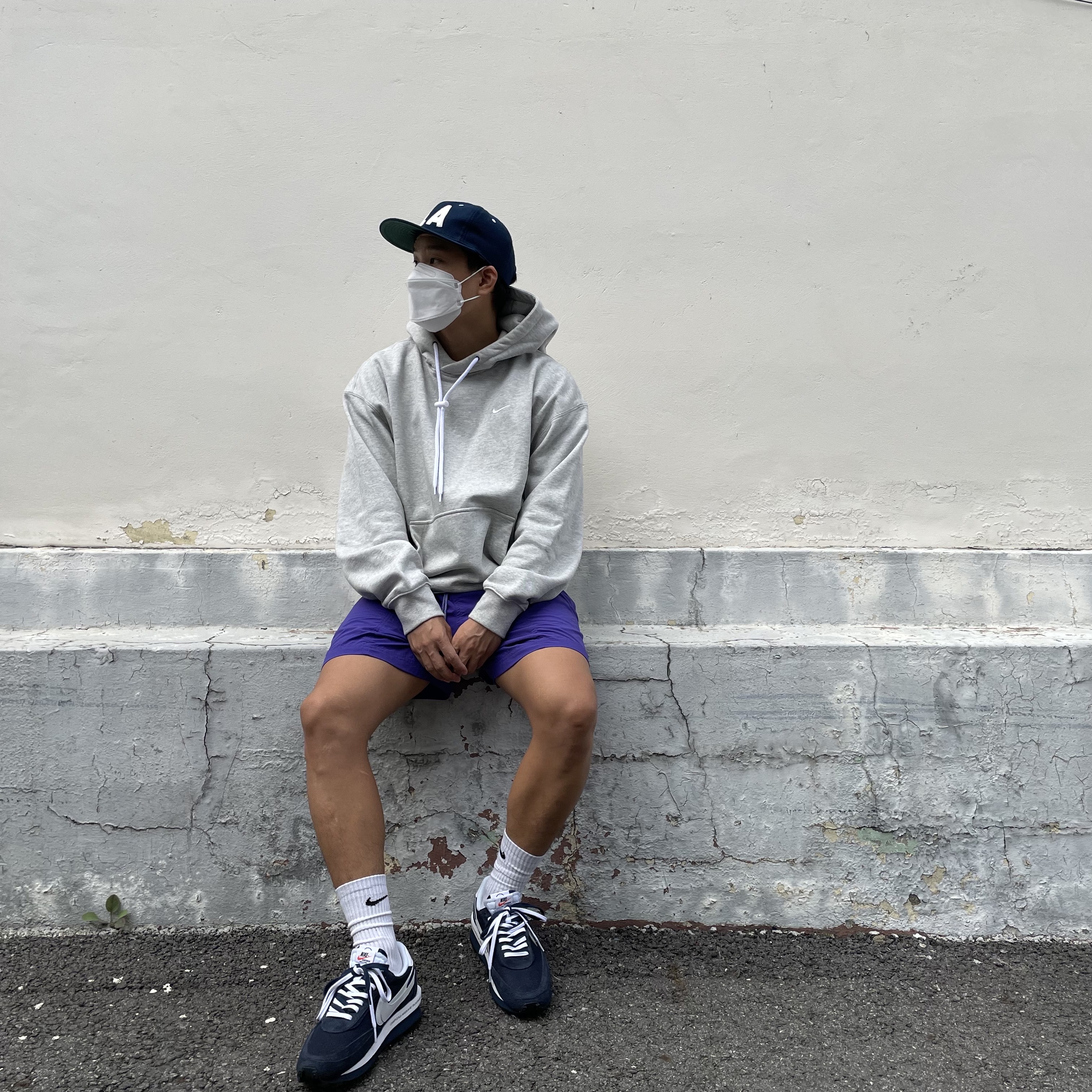 Nike x Sacai x Fragment LDWaffle Blackened Blue, Nike M NRG Hoodie Dark Grey Heather 착용 스타일