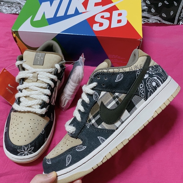 Nike x Travis Scott SB Dunk Low 착용 스타일 - 1