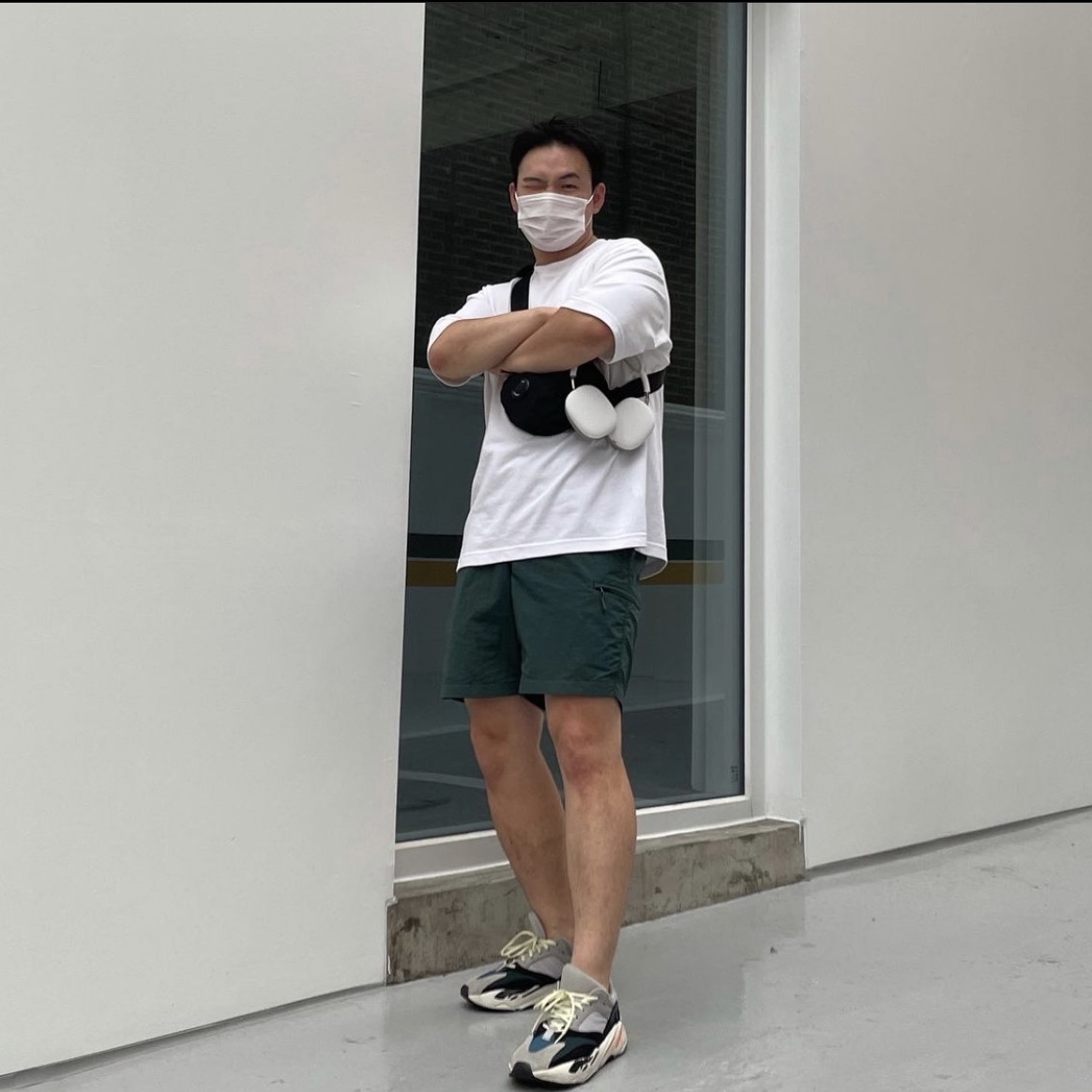 Adidas Yeezy Boost 700 Wave Runner Solid Grey 2017/2019 착용 스타일