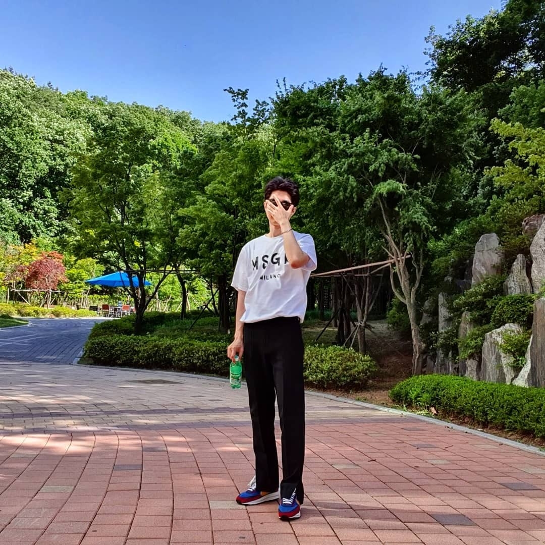 Nike x Sacai LDWaffle Blue Multi 착용 스타일 - 3