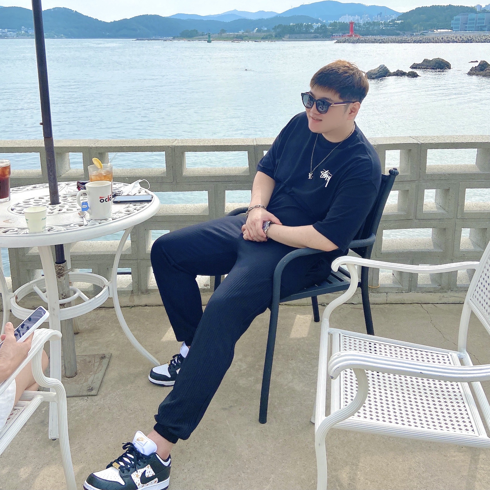 Nike x Supreme SB Dunk Low Black 착용 스타일