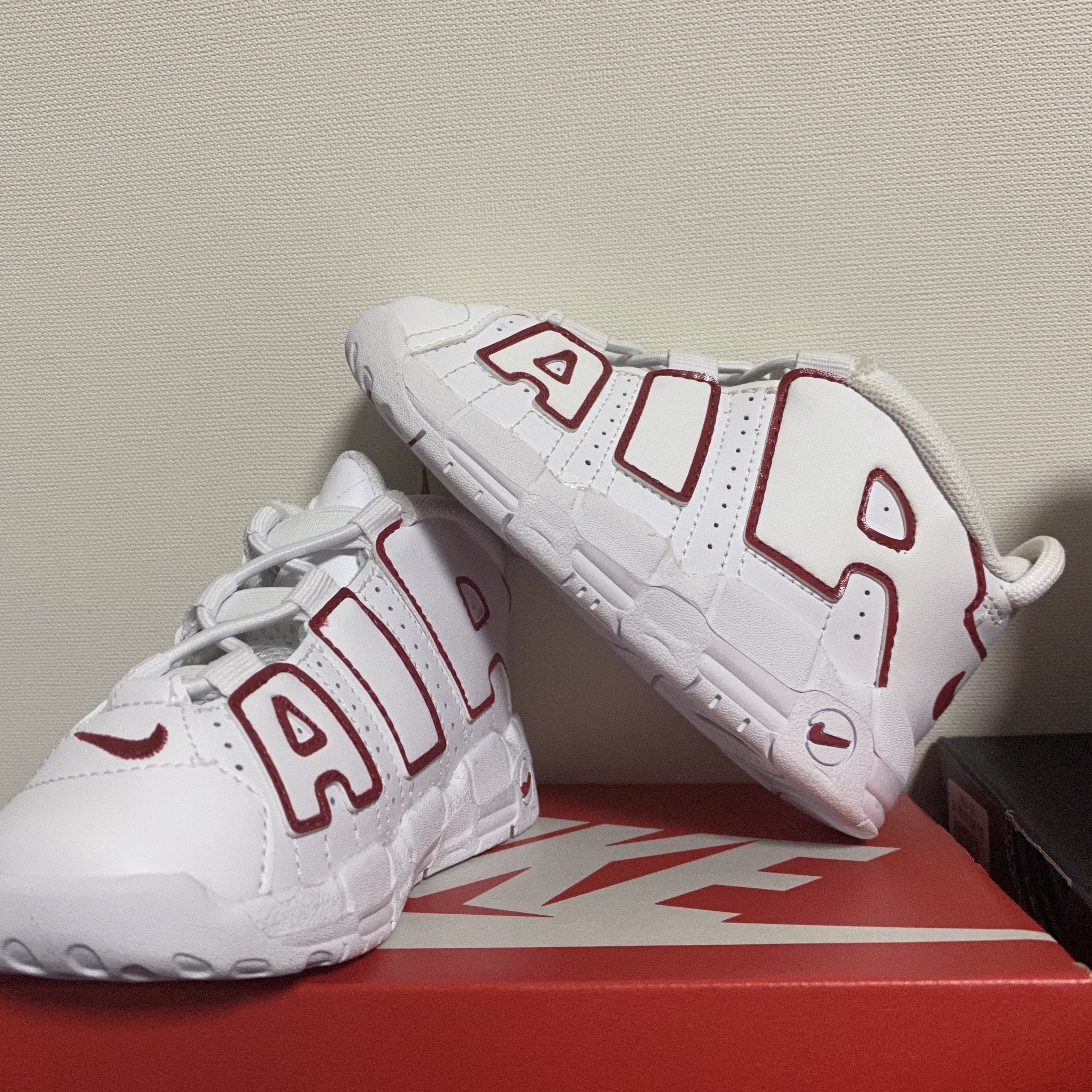 (TD) Nike Air More Uptempo White Varsity Red 2021, (PS) Jordan 6 Retro Carmine 2021 착용 스타일 - 2