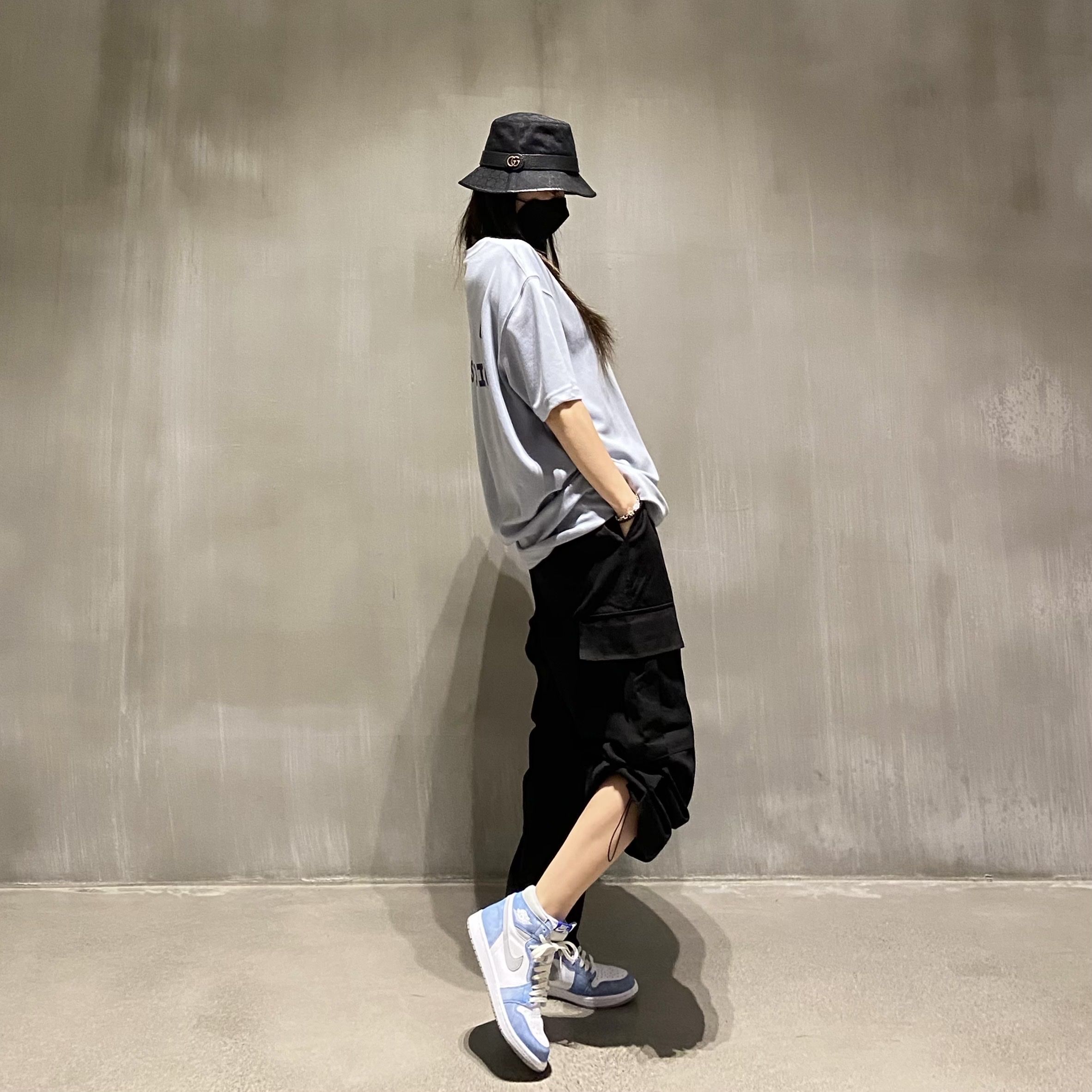 IAB Studio T-Shirt Ash Blue - 21SS, Jordan 1 Retro High OG Hyper Royal 착용 스타일 - 2