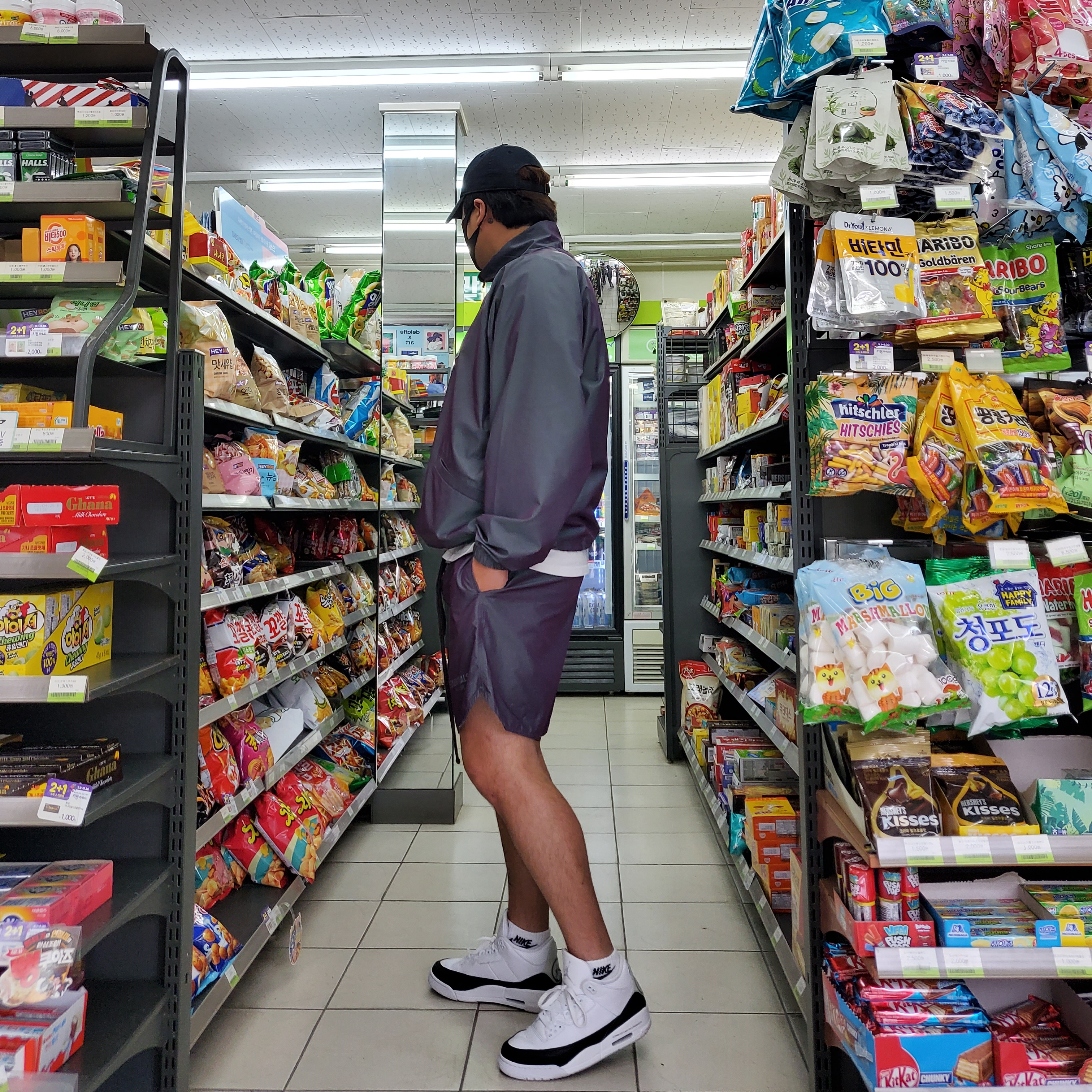 Essentials Track Jacket Iridescent - 20SS, Essentials Volley Shorts Iridescent - 20SS 착용 스타일 - 3