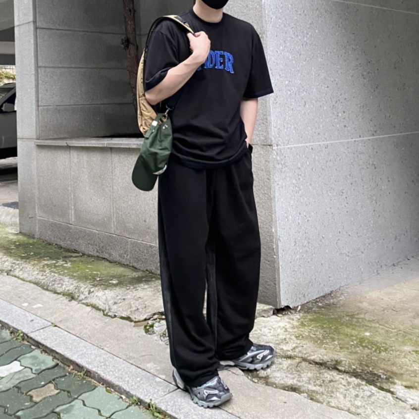 Balenciaga Track.2 Sneakers Grey 착용 스타일