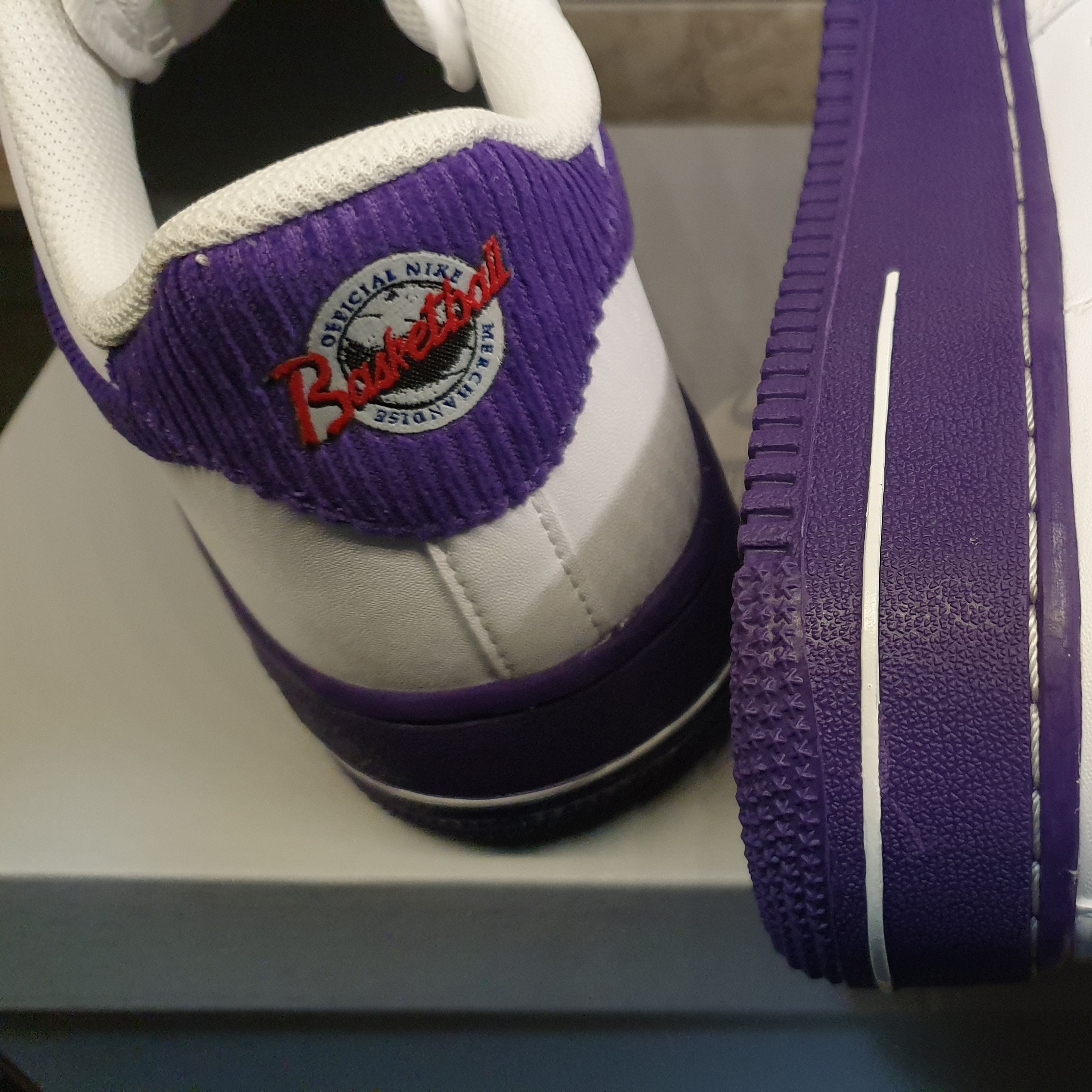 Nike Air Force 1 '07 LV8 EMB White and Court Purple 착용 스타일 - 4