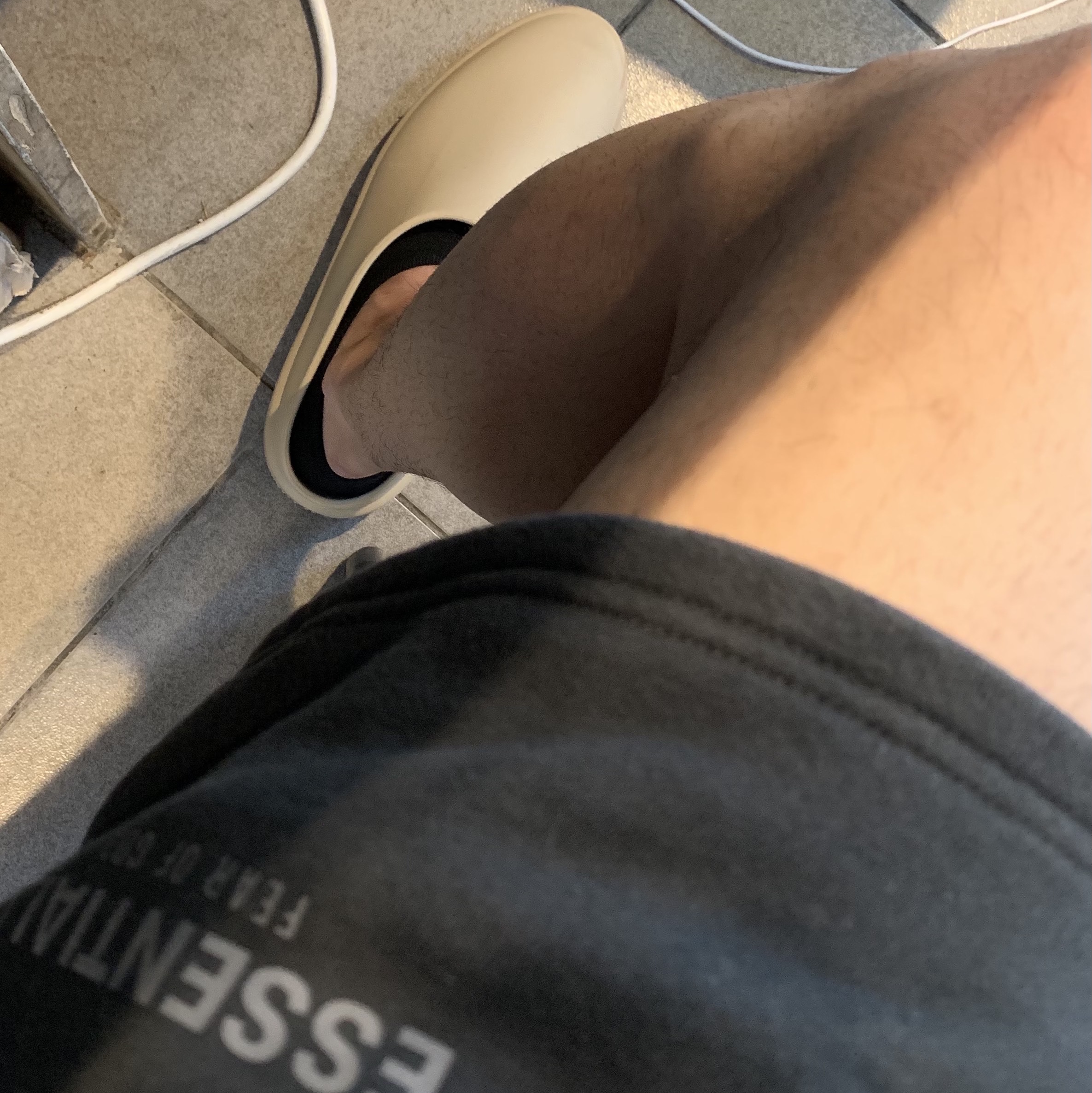 Essentials Sweatshorts Black 2020, Fear of God The California Almond 착용 스타일