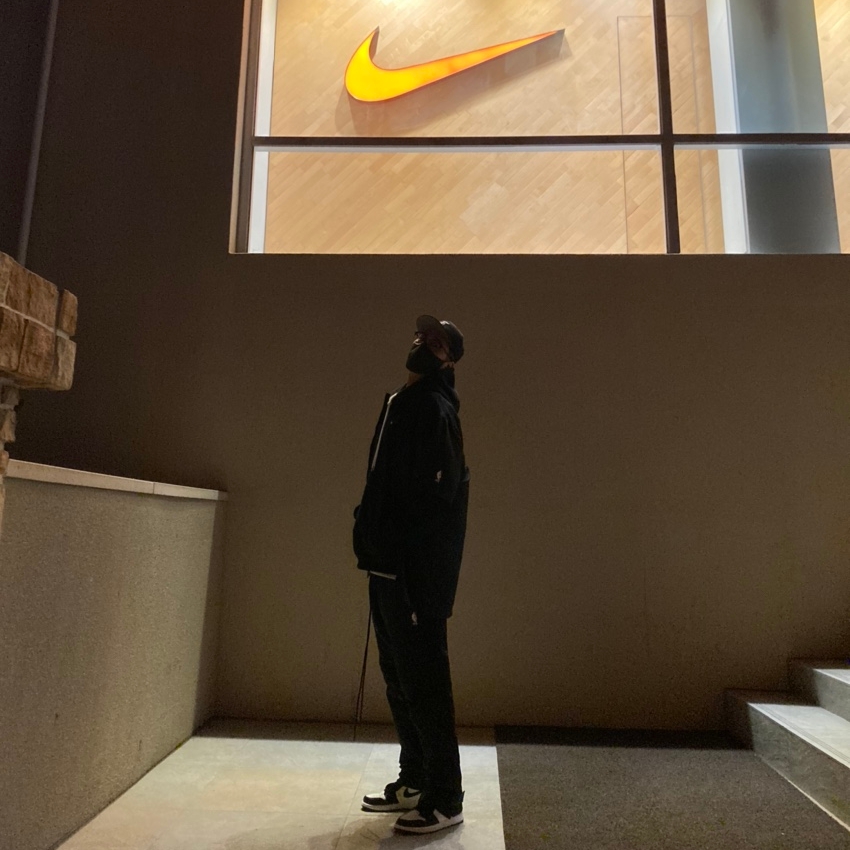 Jordan 1 Retro High OG Black Mocha, Nike x Fear of God Warm Up Pants Off Noir 착용 스타일