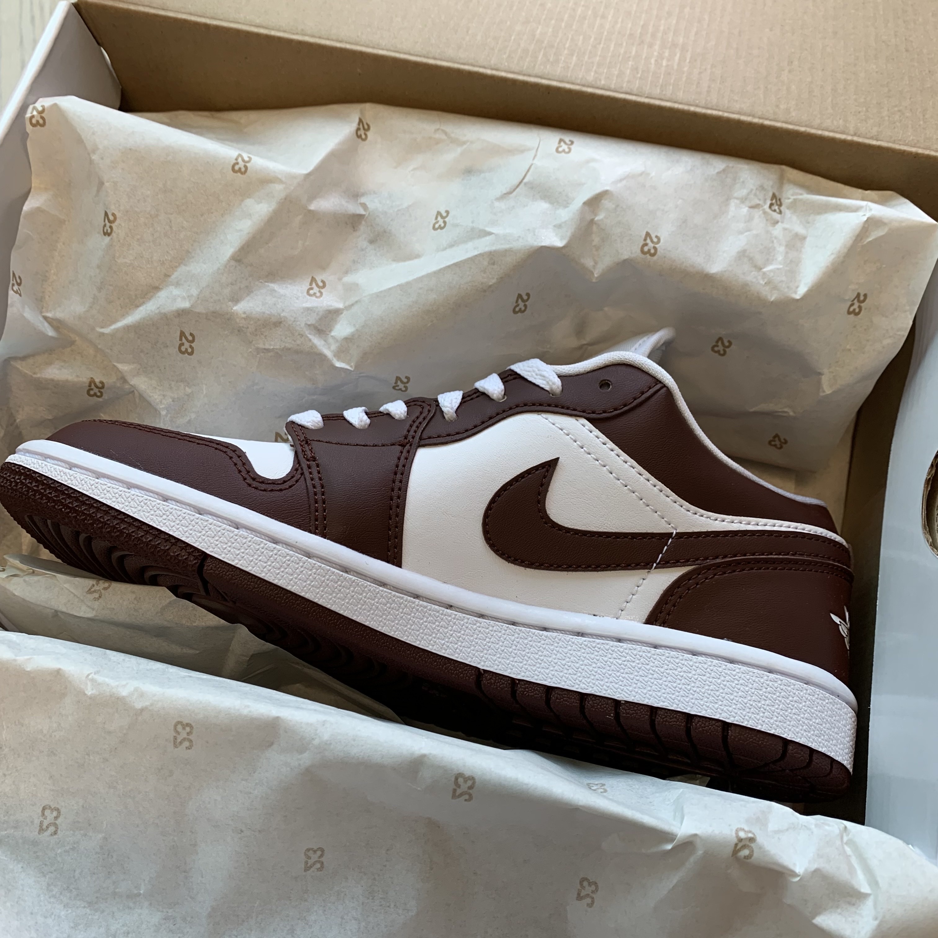 (W) Jordan 1 Low Bronze Eclipse 착용 스타일 - 2