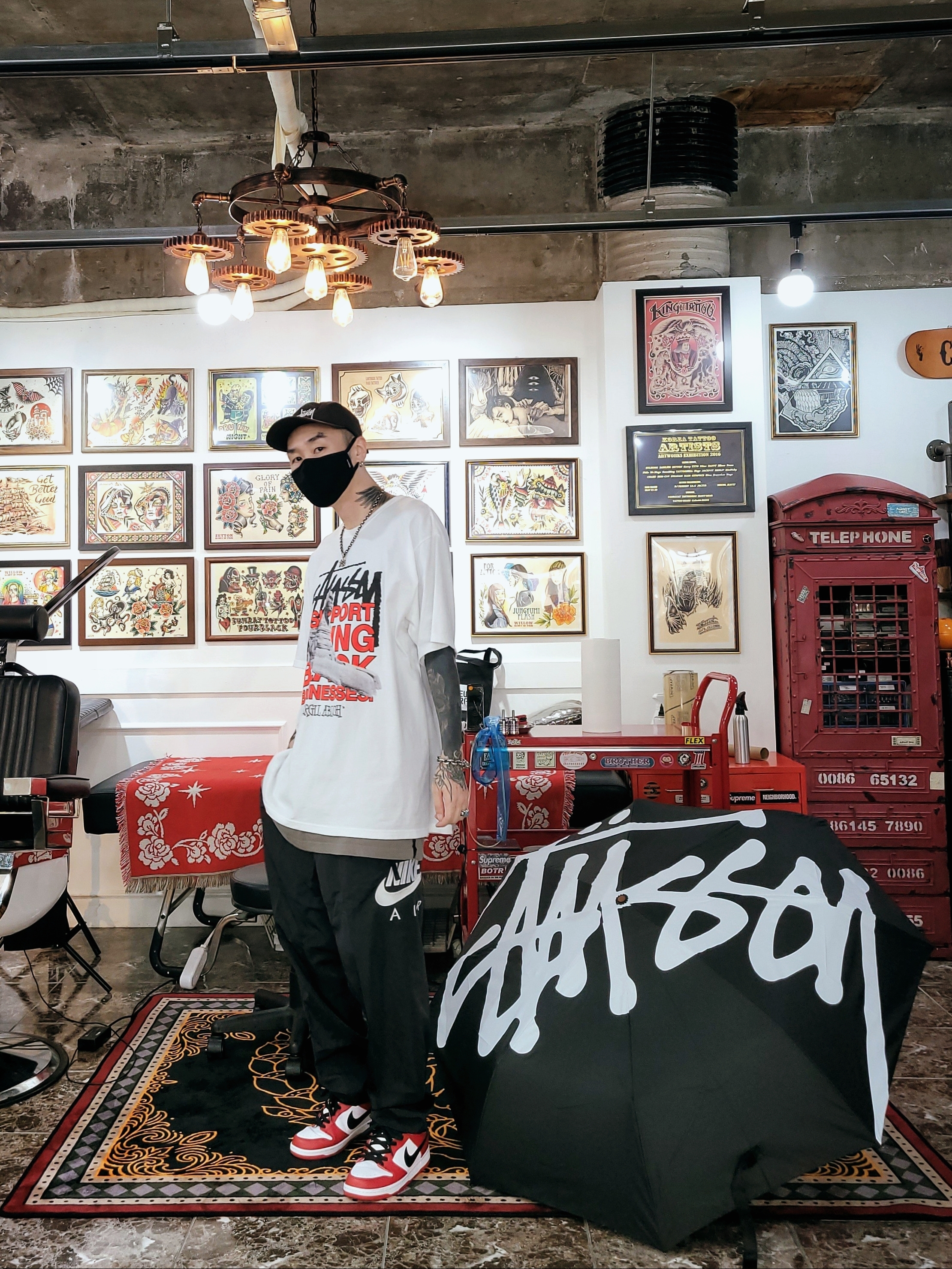 Stussy x Off-White 40 WT T-Shirt, Nike SB Dunk Low Pro Chicago 착용 스타일