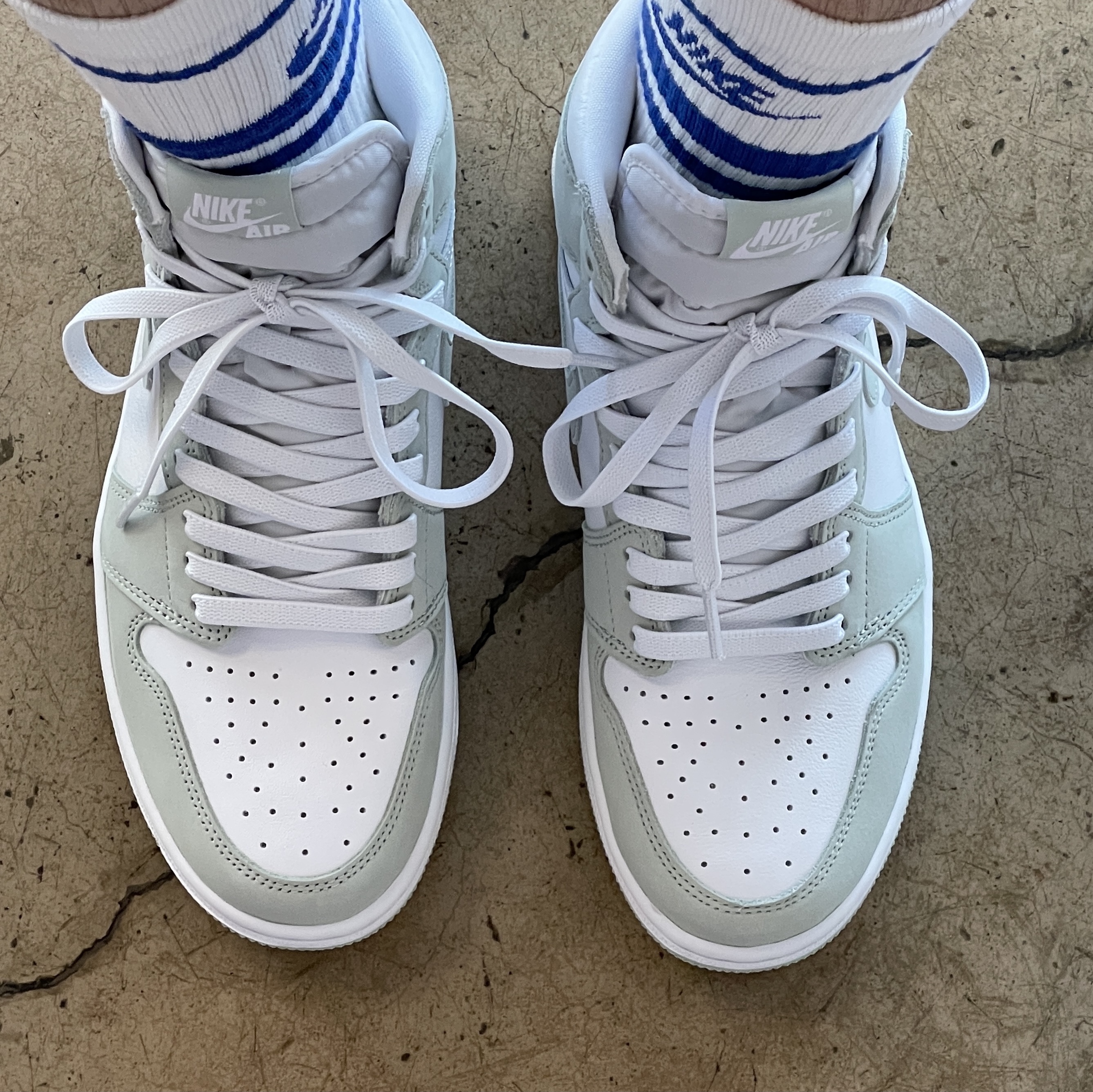 (W) Jordan 1 Retro High OG Seafoam, (W) Nike Dunk High Aluminum 착용 스타일 - 1