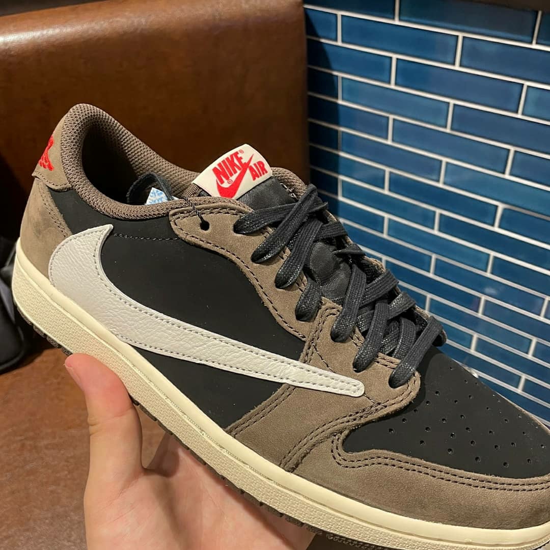 Jordan 1 x Travis Scott Retro Low OG SP Mocha, Jordan 1 x Travis Scott x Fragment Retro Low OG SP Military Blue 착용 스타일 - 2