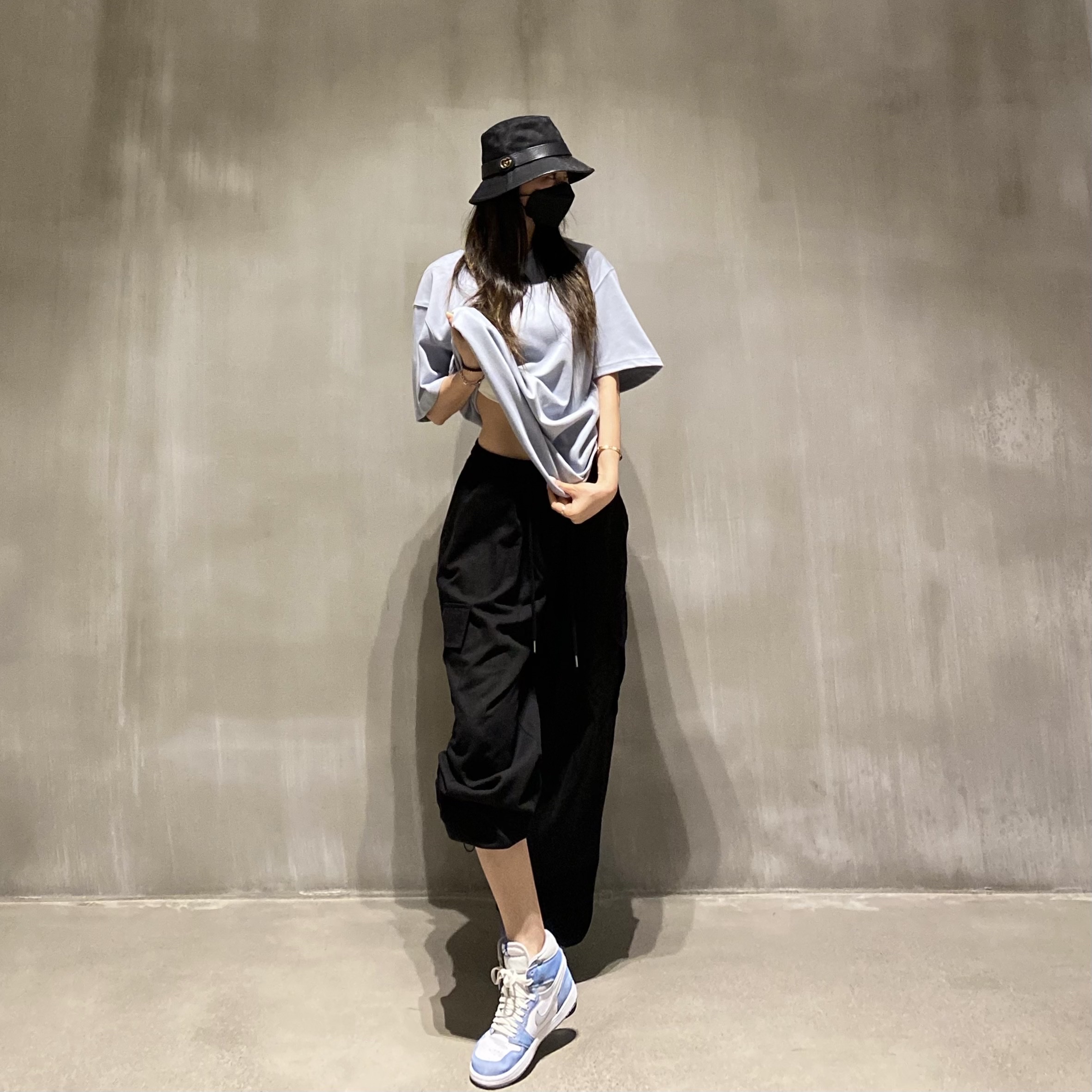 IAB Studio T-Shirt Ash Blue - 21SS, Jordan 1 Retro High OG Hyper Royal 착용 스타일 - 1