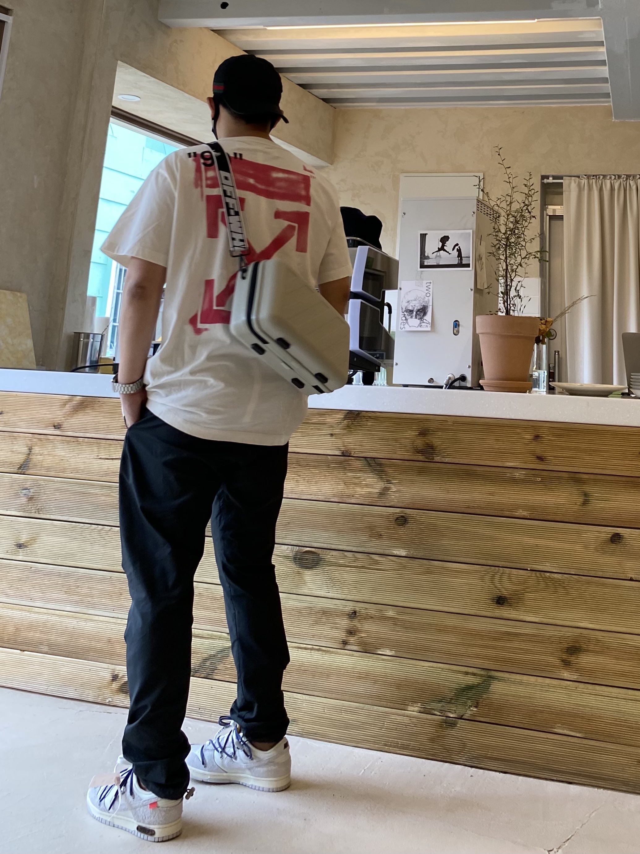 Off-White x Amore Pacific Protection Box (Without Cosmetics), Nike x Off-White Dunk Low The 50 - Lot 18 착용 스타일
