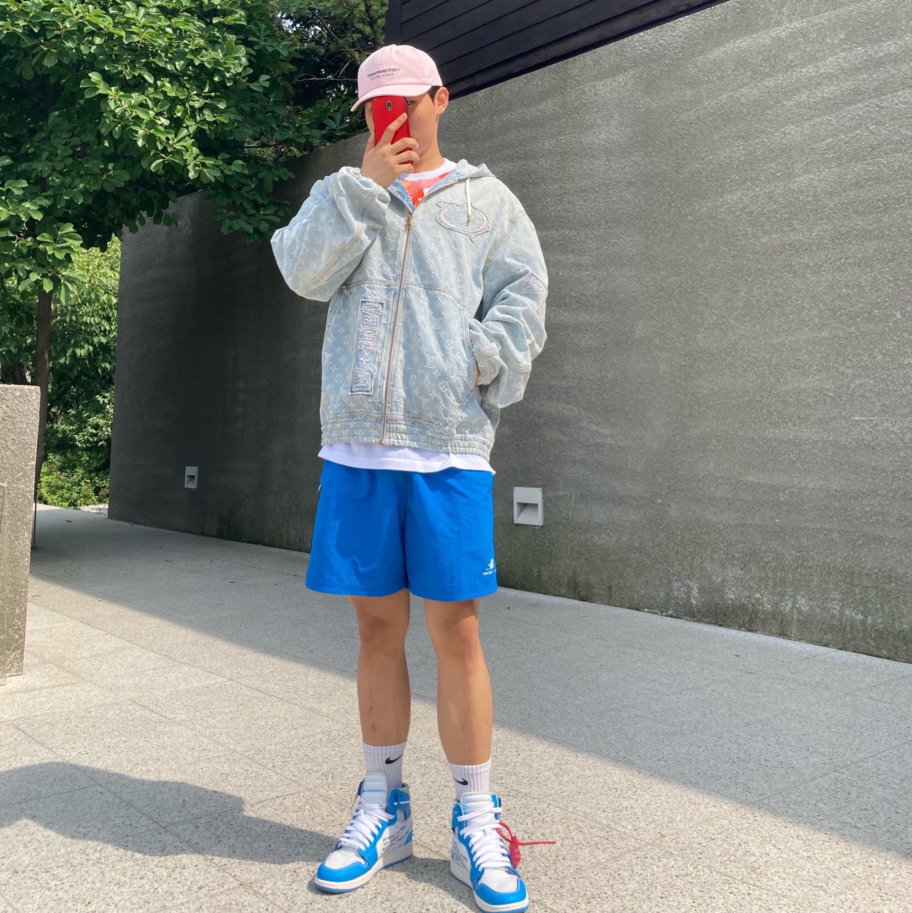 Jordan 1 x Off-White Retro High University Blue 착용 스타일 - 3