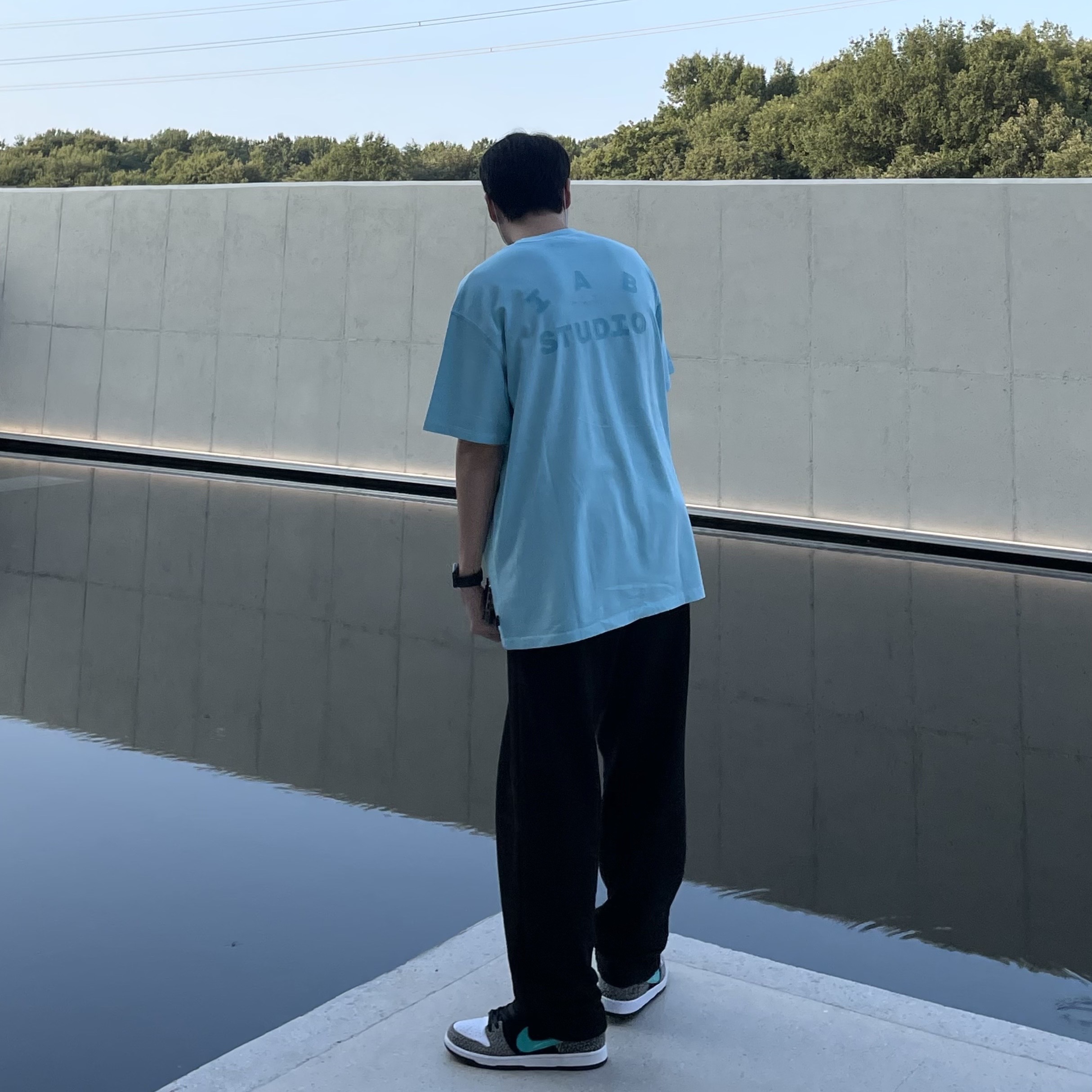 Nike SB Dunk Low Pro Clear Jade, IAB Studio Pigment T-Shirt Cyan 착용 스타일