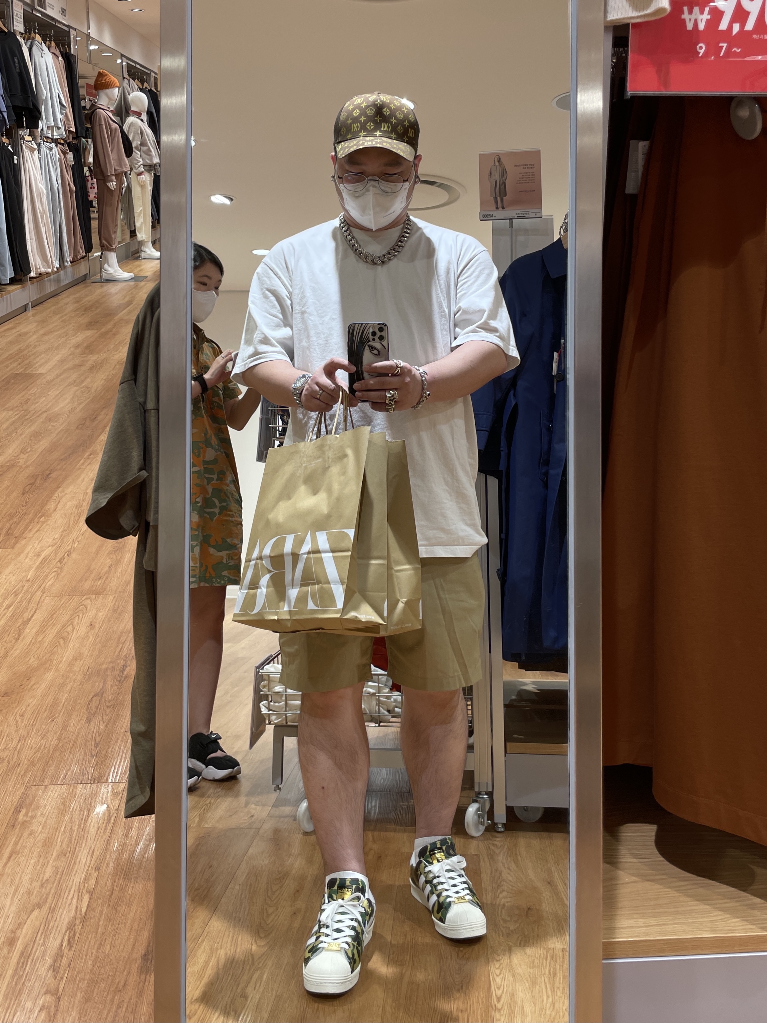 Adidas x BAPE Superstar 80s Green Camo 착용 스타일