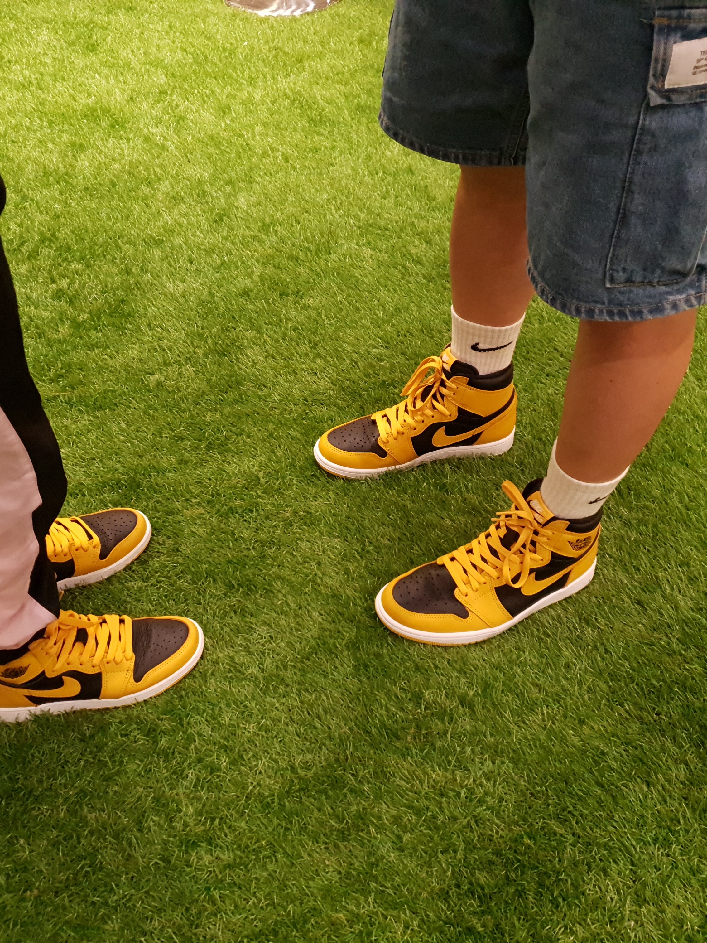 Jordan 1 Retro High OG Pollen, (GS) Jordan 1 Retro High OG Pollen 착용 스타일 - 2