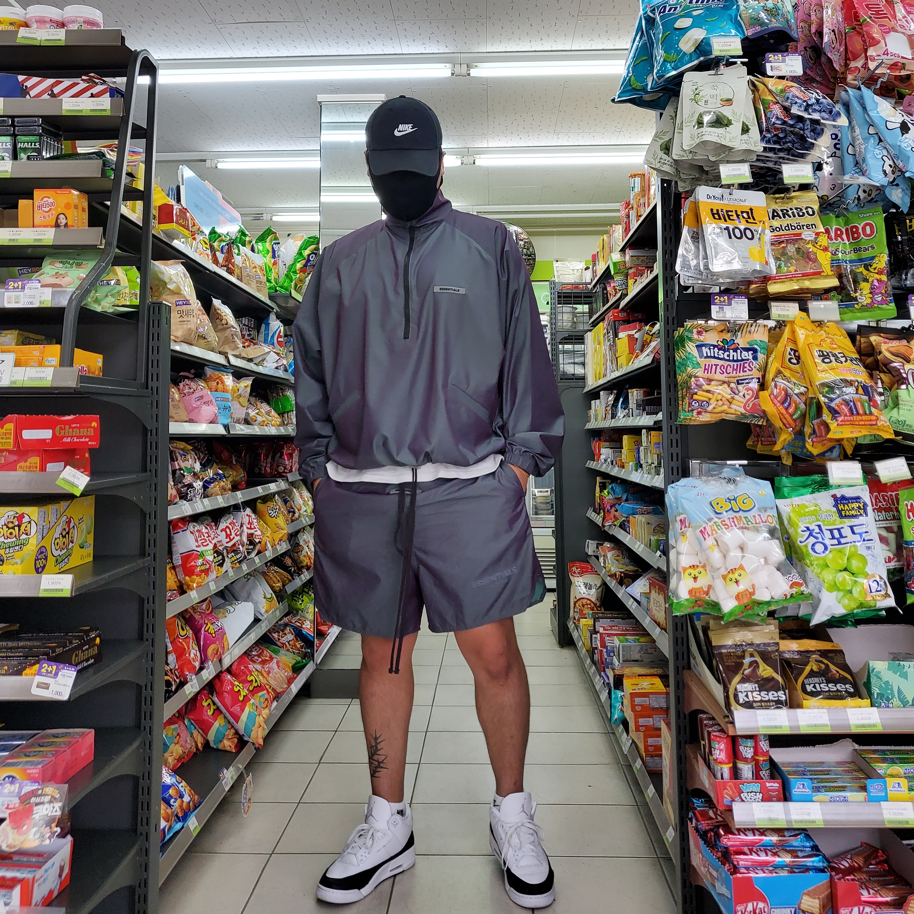 Essentials Track Jacket Iridescent - 20SS, Essentials Volley Shorts Iridescent - 20SS 착용 스타일 - 2