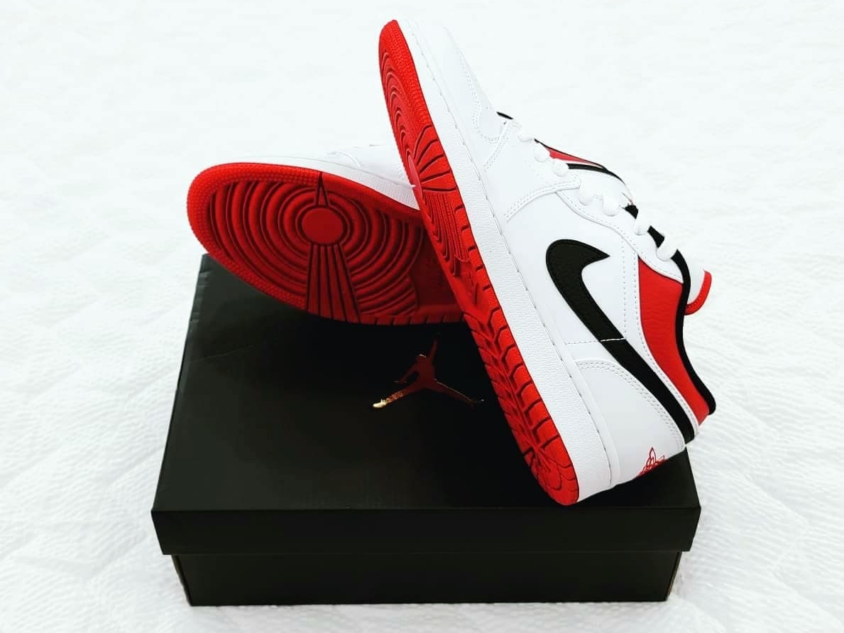 Jordan 1 Low White Red Black 착용 스타일 - 4