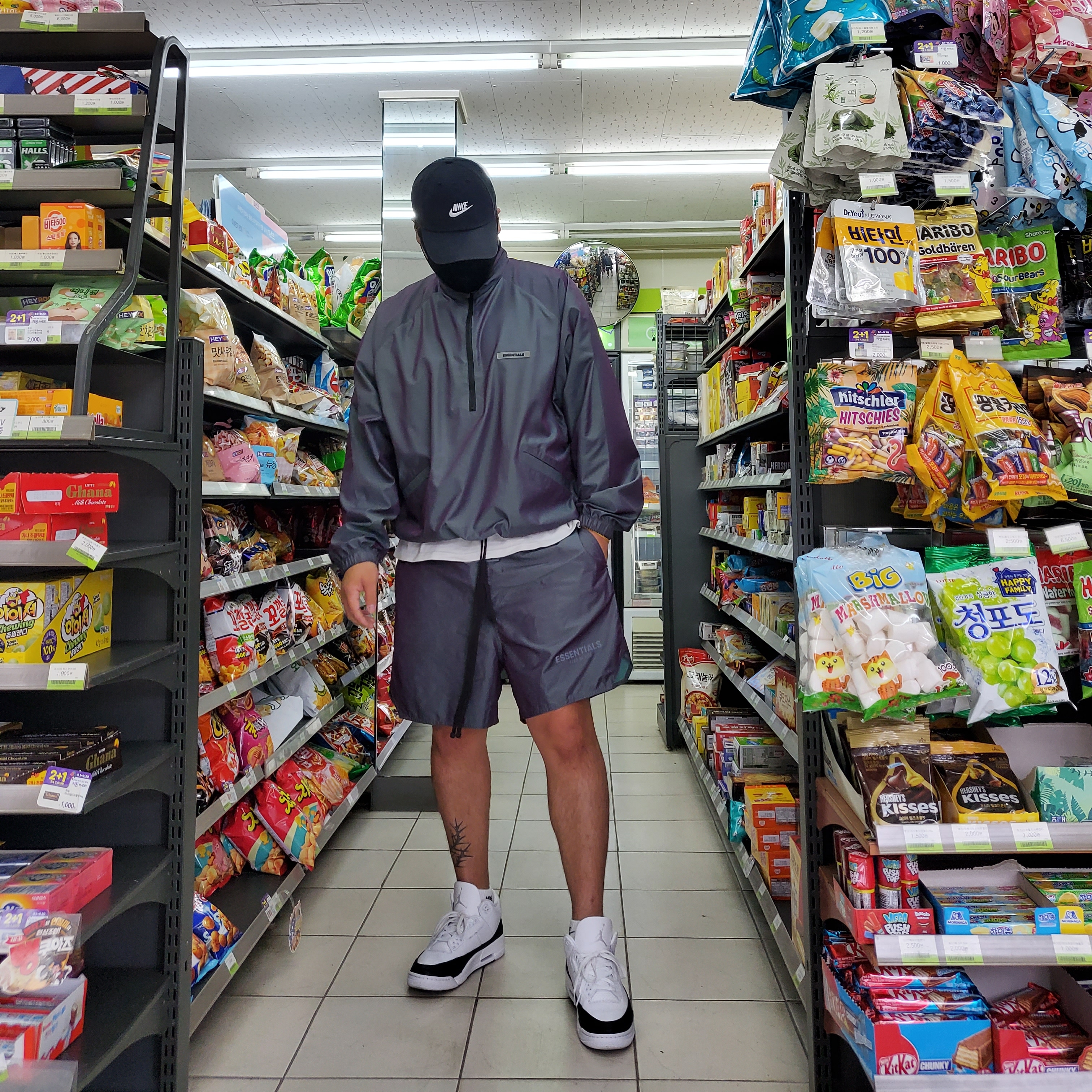 Essentials Track Jacket Iridescent - 20SS, Essentials Volley Shorts Iridescent - 20SS 착용 스타일 - 1