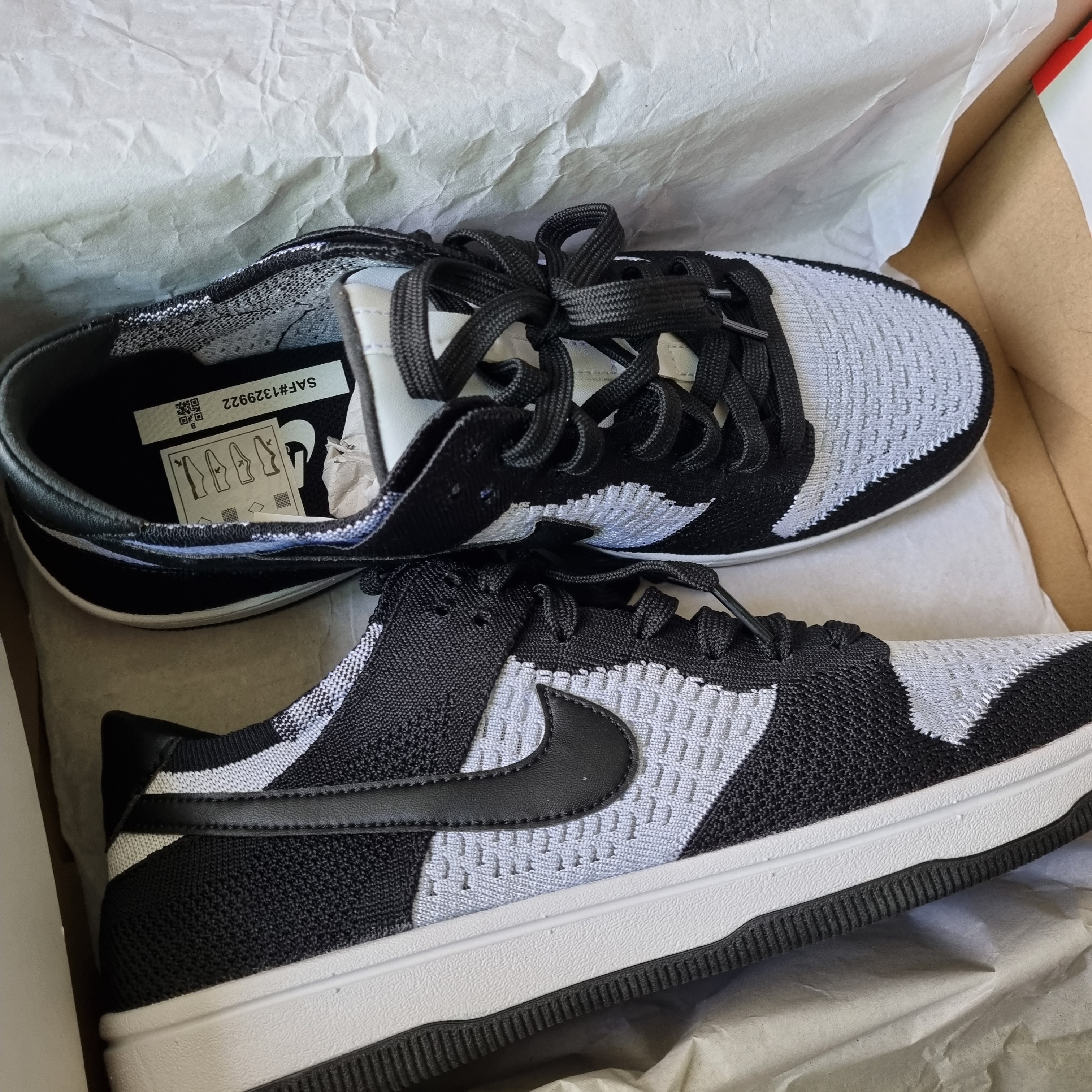 Nike Dunk Low Flyknit White Wolf Grey 착용 스타일