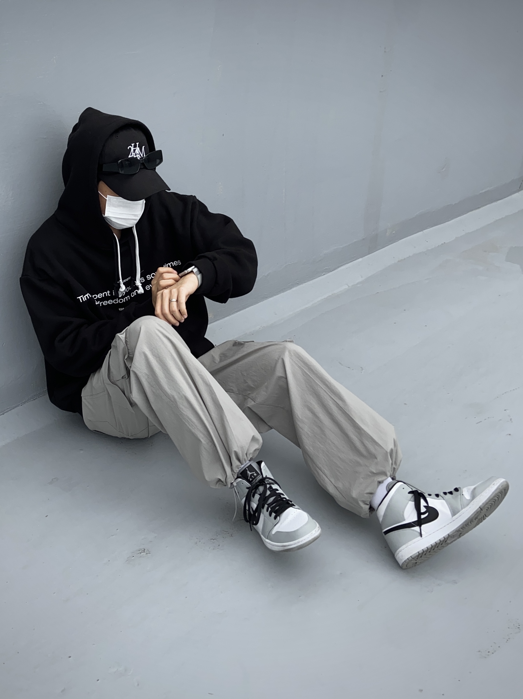 Jordan 1 Mid Light Smoke Grey 착용 스타일