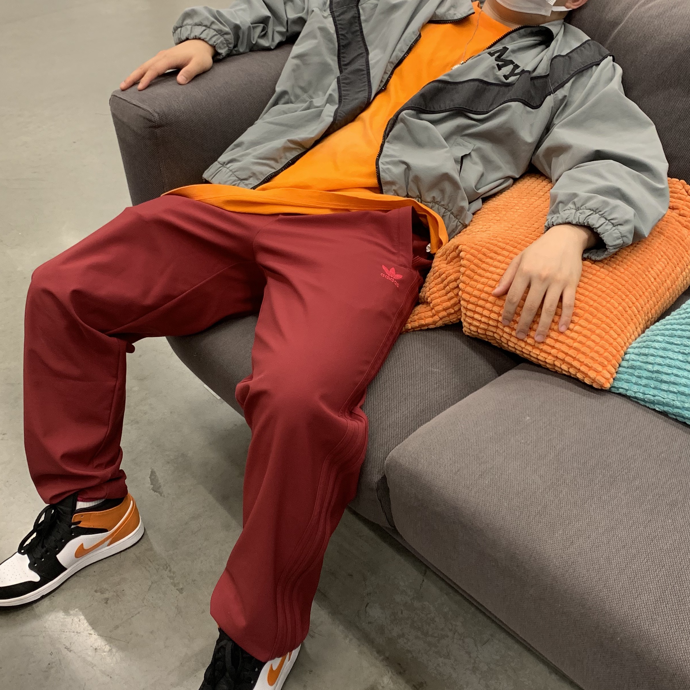 Jordan 1 Mid Shattered Backboard 착용 스타일