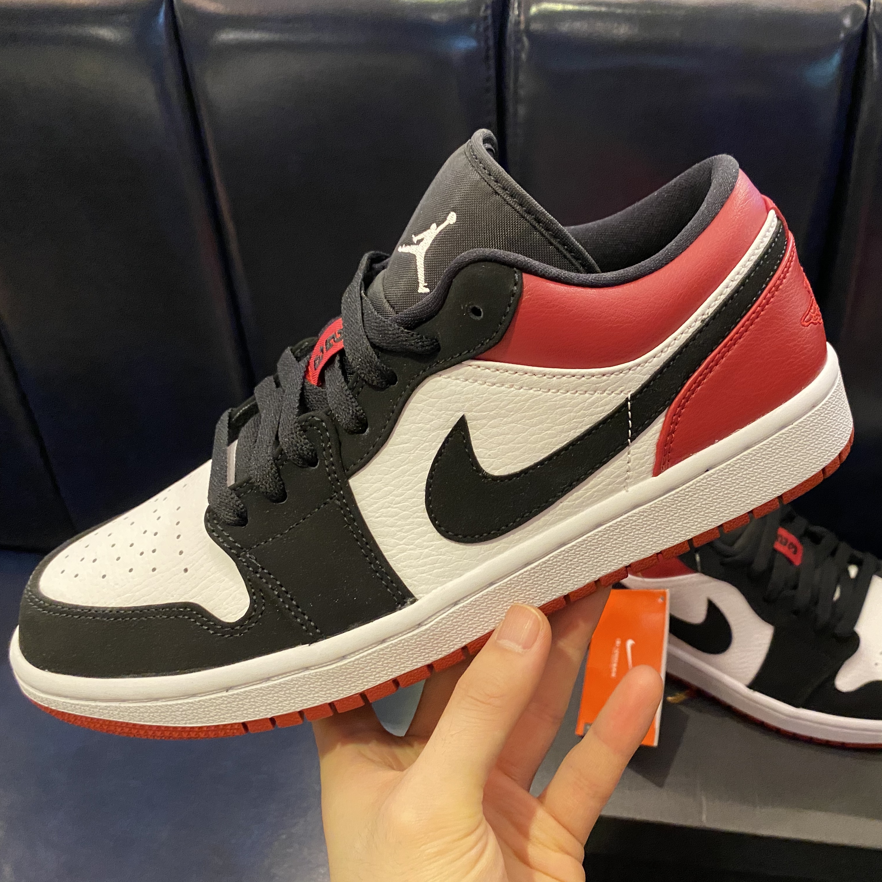 Jordan 1 Low Black Toe 착용 스타일 - 3